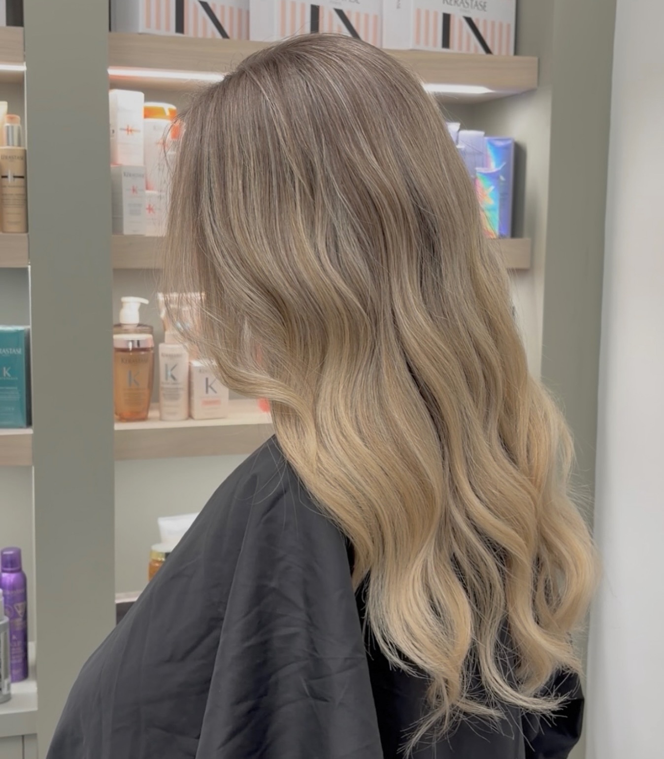 Hand painted balayage by our newest team member @blondbybrooke ✨for our client @sarahlazzarotto
Brooke is now taking clients, link in bio to book!