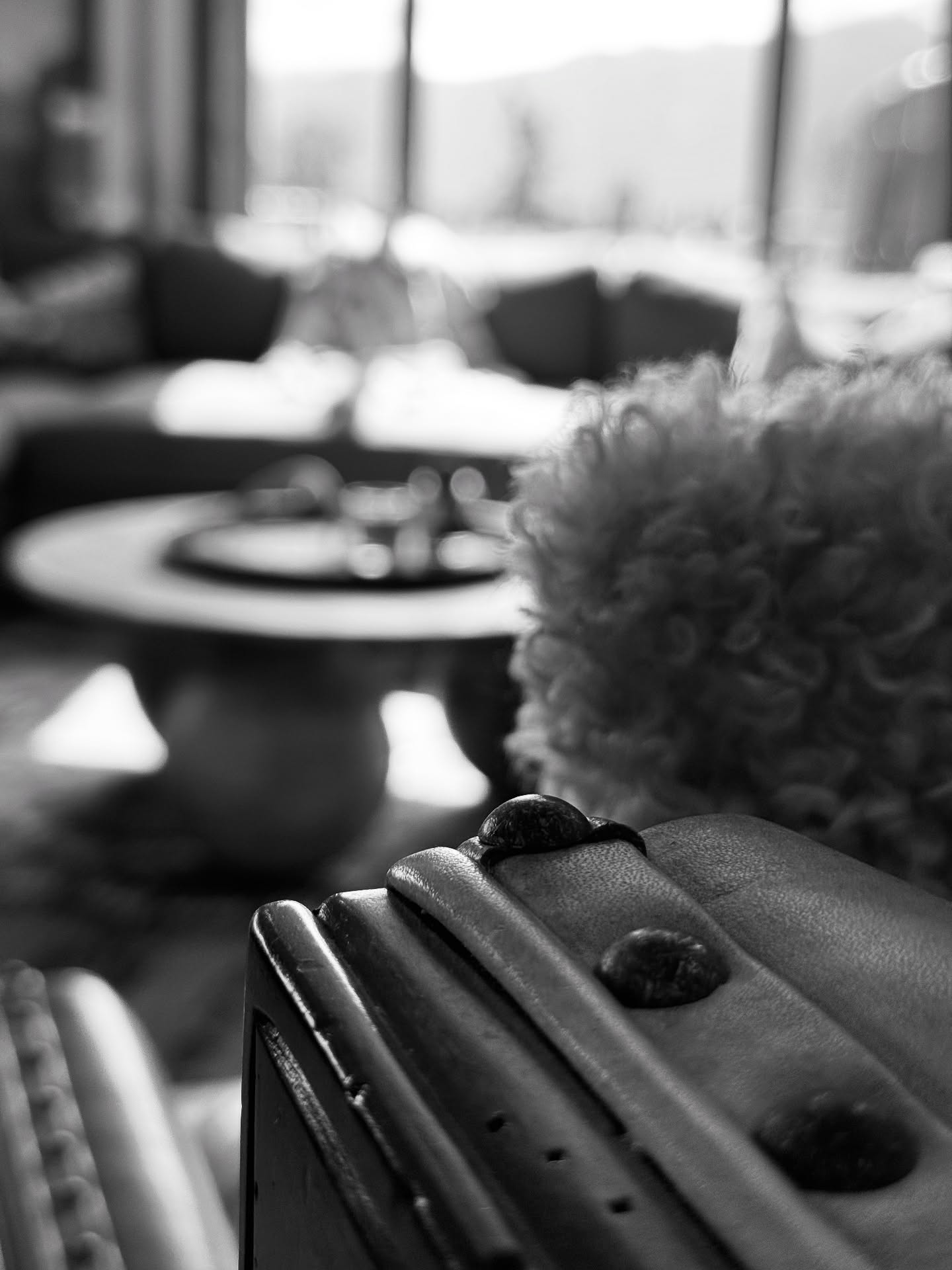 Everyone has THE chair in the living room. It’s for late night conversations, morning coffee, and the soft landing place at the end of a long day.
What do you love about your living room chair?
#1889interiors | #yourfavoritechair #livingroom #mountainhome #textures