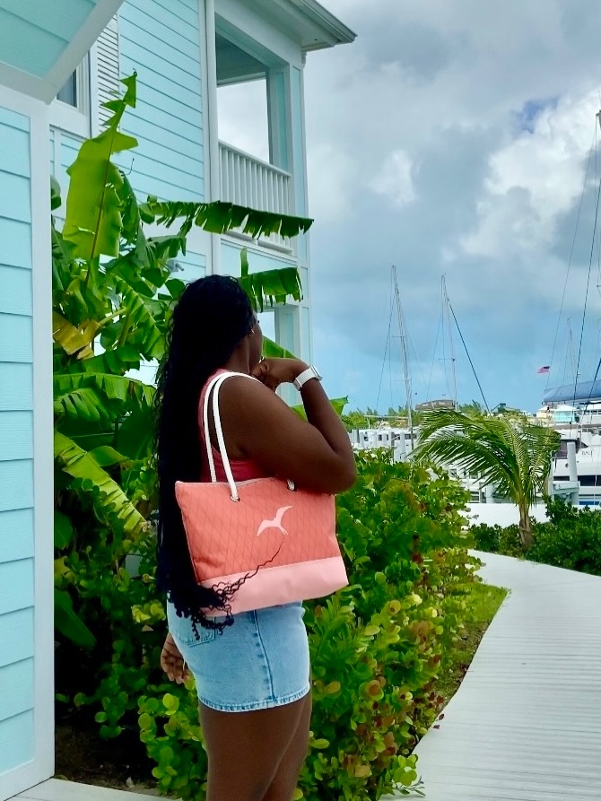 Color of the day 🎟️🍣🦩🦑
These Sophisticated Lady Purses are everything!! Shop in store or online at wsailbags.com
