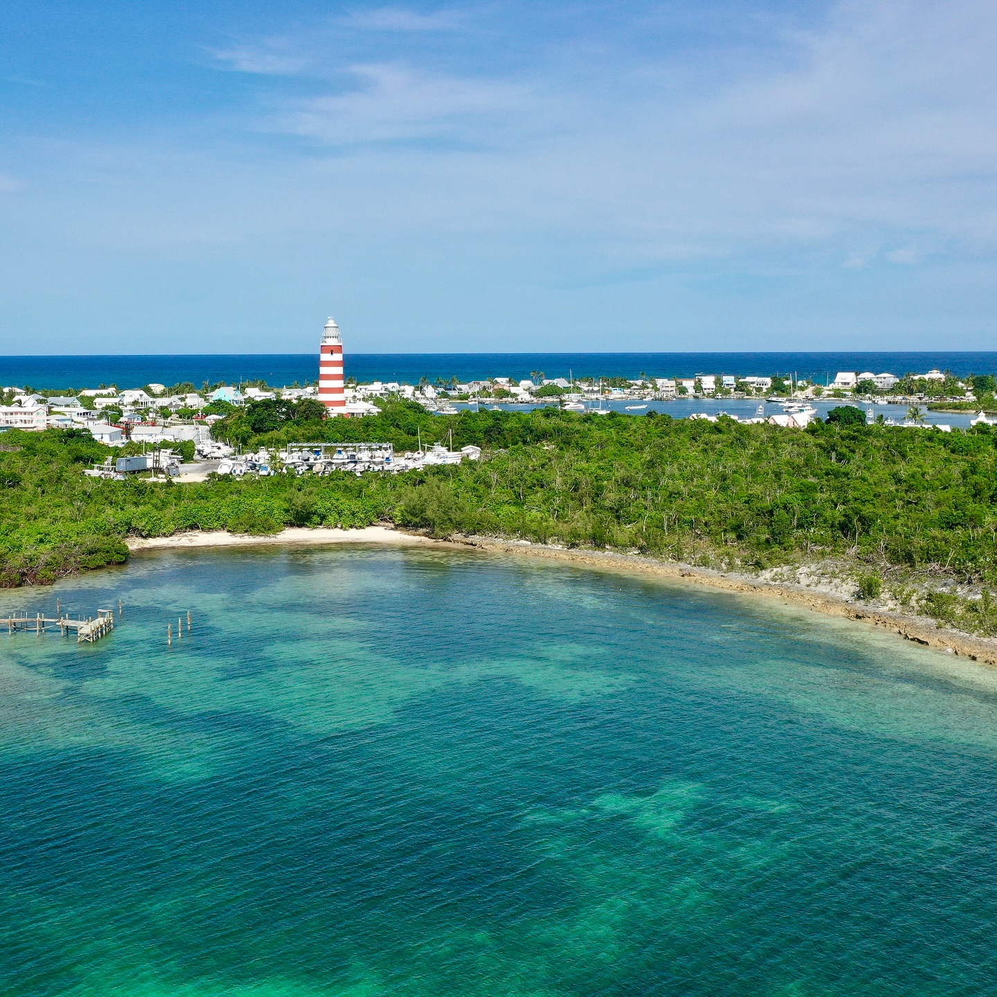 Hope Town’s warmest welcome always comes from its brightest icon🤍❤️
Wishing you good vibes for this week from Hope Town Canvas.