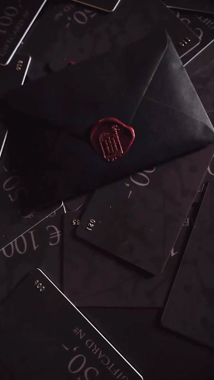 Christmas is coming closer and you’re looking for the perfect present? 🎄🎁 We’ve got you covered with our gift cards! 🤑 Send us a DM or visit us at our studio to grab yours.✌️
#tattoo #tattoos #tattooartist #christmas #gift #card