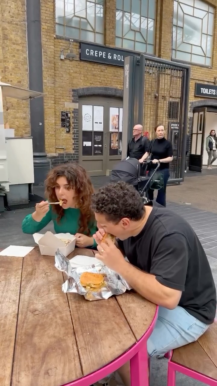 Bread or no bread?
Try our Italian Sausage Box — salad, fries, your favorite sauce 😉
A lighter option… but still full of flavour!
Visit us 📍Soutalfields market or order online 📲
#MammasGoodies #ItalianFoodLondon #SausageBox #HealthyOptions #SpitalfieldsMarket #streetfood #londonstreetfood