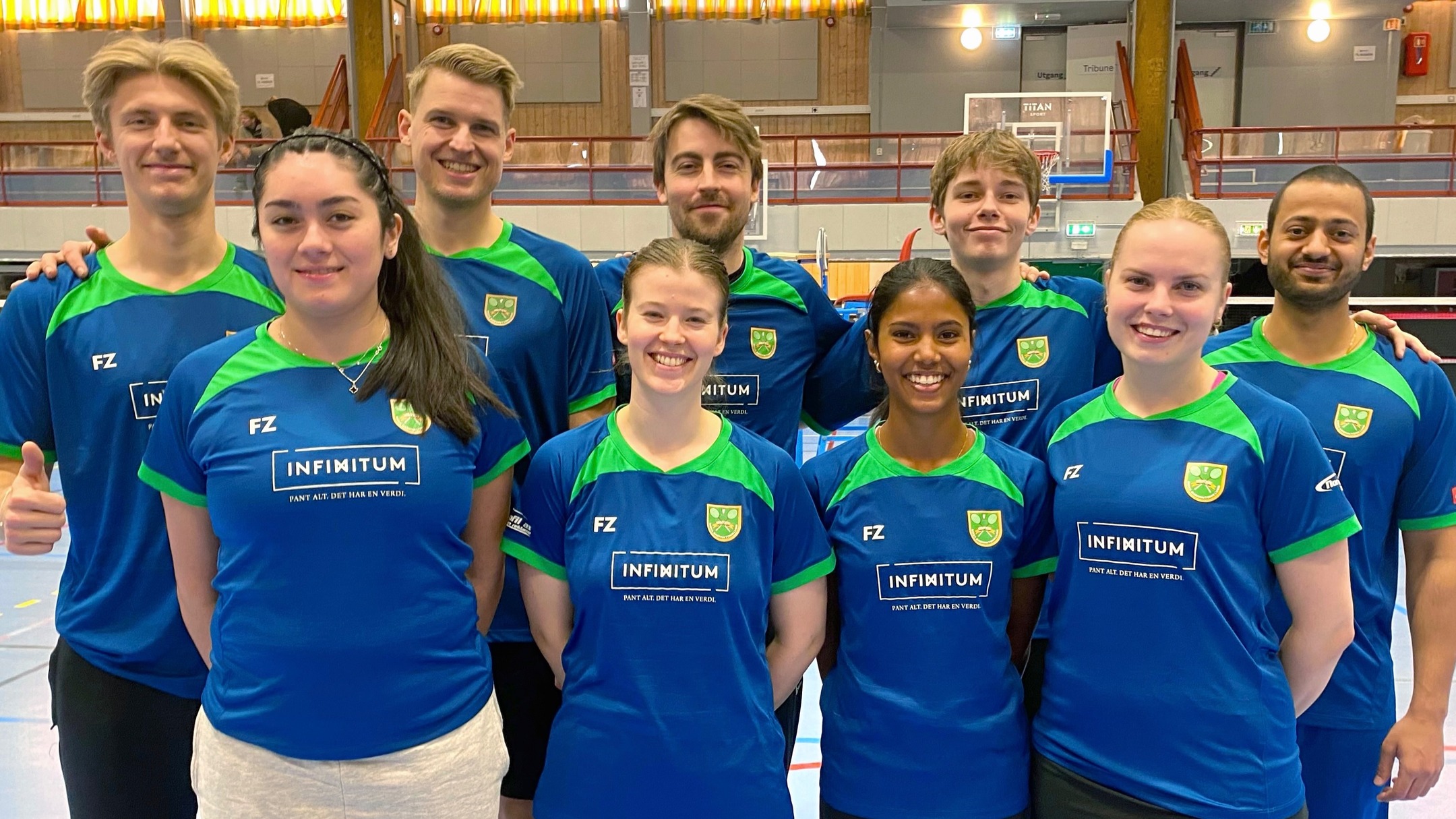 Eliteserielaget vårt har gjennomført første runde i Eliteserien, og resultatet så lenge ut til å bli fantastisk med mange gode prestasjoner. Spesielt Stine var "on fire" og vant sin single og var på god vei til å ta seieren i DD sammen med Solvår. Så ble 3.sett avsluttet midtveis og erstattet med gipsing 😢 Resultatmessig var det en god helg og Mossbk er pt på 3. plass 💪🏻 #badminton #badmintonlovers #badmintonlife #badmintonforall #badmintonföralla #badmintonforalle #moss #visitmoss #mossbk #badmintonnorge #badmintonnorway