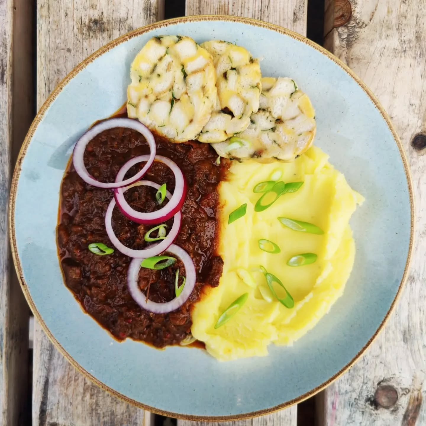 Traditional Goulash is back on our winter specials by popular demand. Served with mashed potato and dumplings.
A homely dish to keep you warm this winter π¨πΌβπ³
..................................................................
#sunnyhillcafe #sunnyhillpark #goulash #specialsmenu #instacafe #parkcafe #londonfoodies #fyp #hendon #millhill #edgware