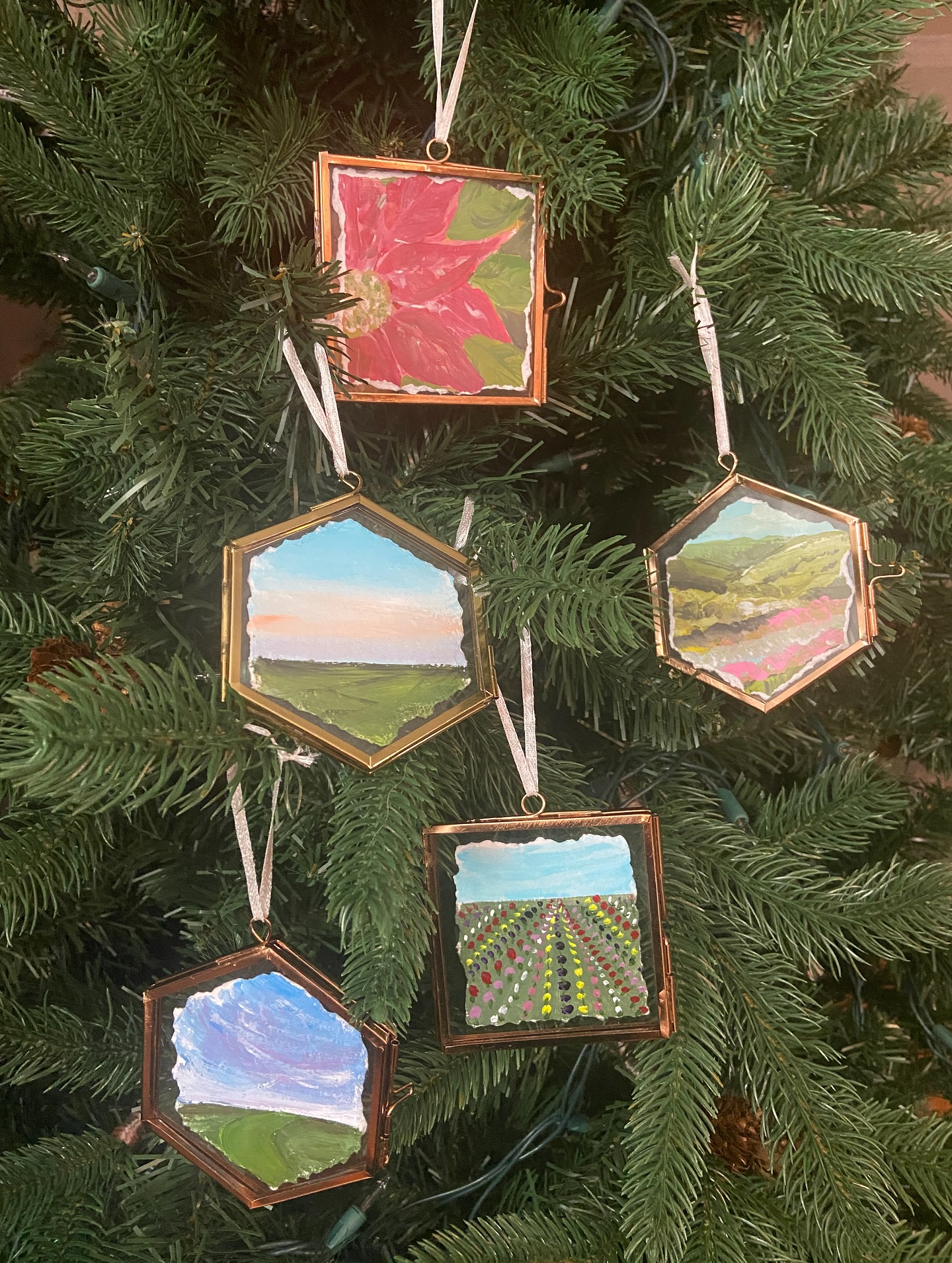 Just a few of the items that will be available at Advent Market this upcoming Saturday, Nov 22 8a-2p at Summit Crossing Community Church. A portion of proceeds will be going to Never Thirst. Look forward to seeing you there! @adventmarketsc3 @neverthirst_water