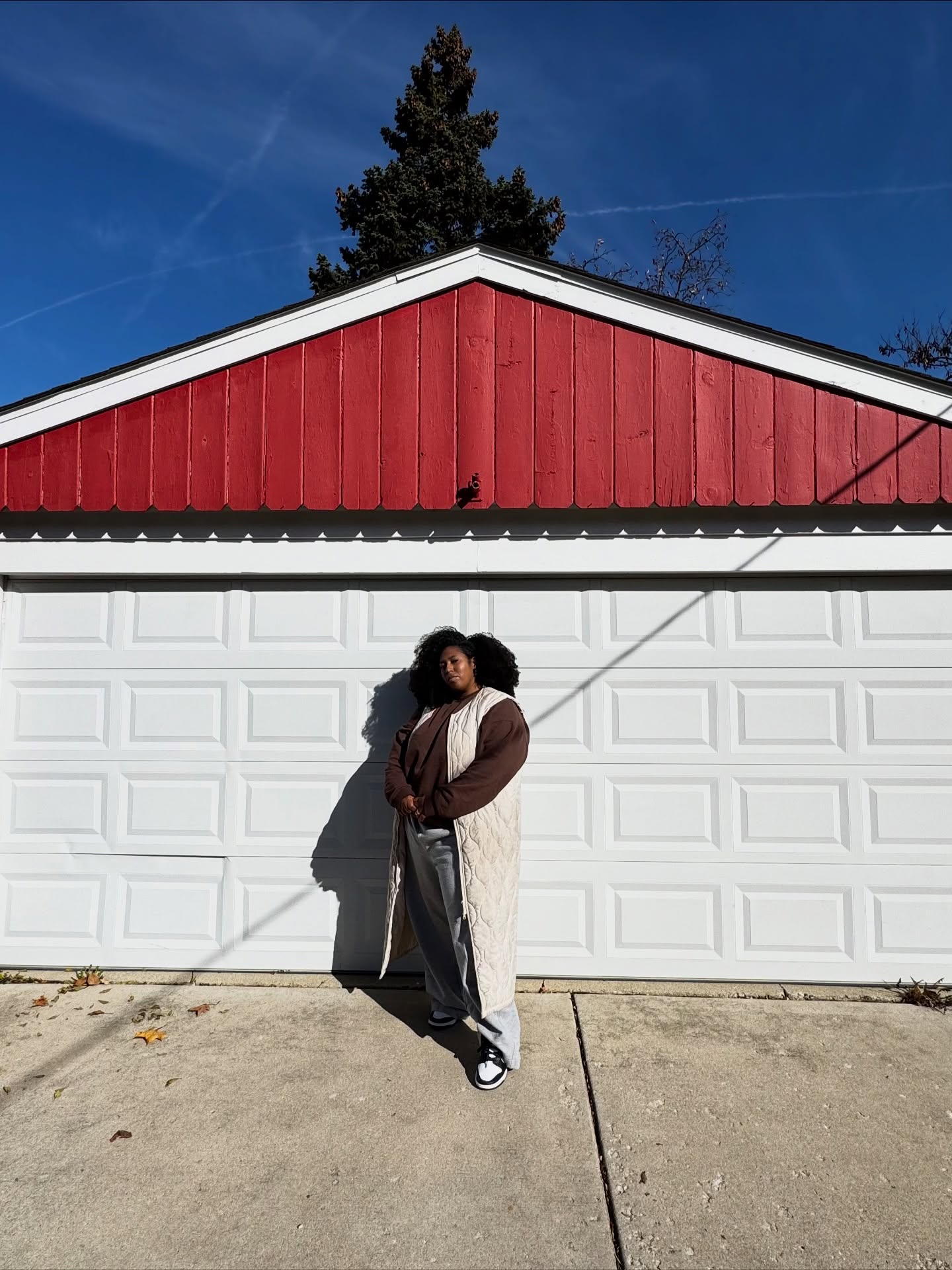 From natural hair, to braids, to wigs. No matter what, we deserve options that make us feel beautiful, bold, and cared for.
Hair: @lblextensions_ @laidbylaay
#blackgirlhair #blackwomenwhoblog #naturalhaircommunity #protectivestyles #blackgirlselfcare #blackcontentcreator #naturalhairgirls #melaninbeauty #wiglife #beautycreator #hairtok #hairinspo #blackgirlmagic
