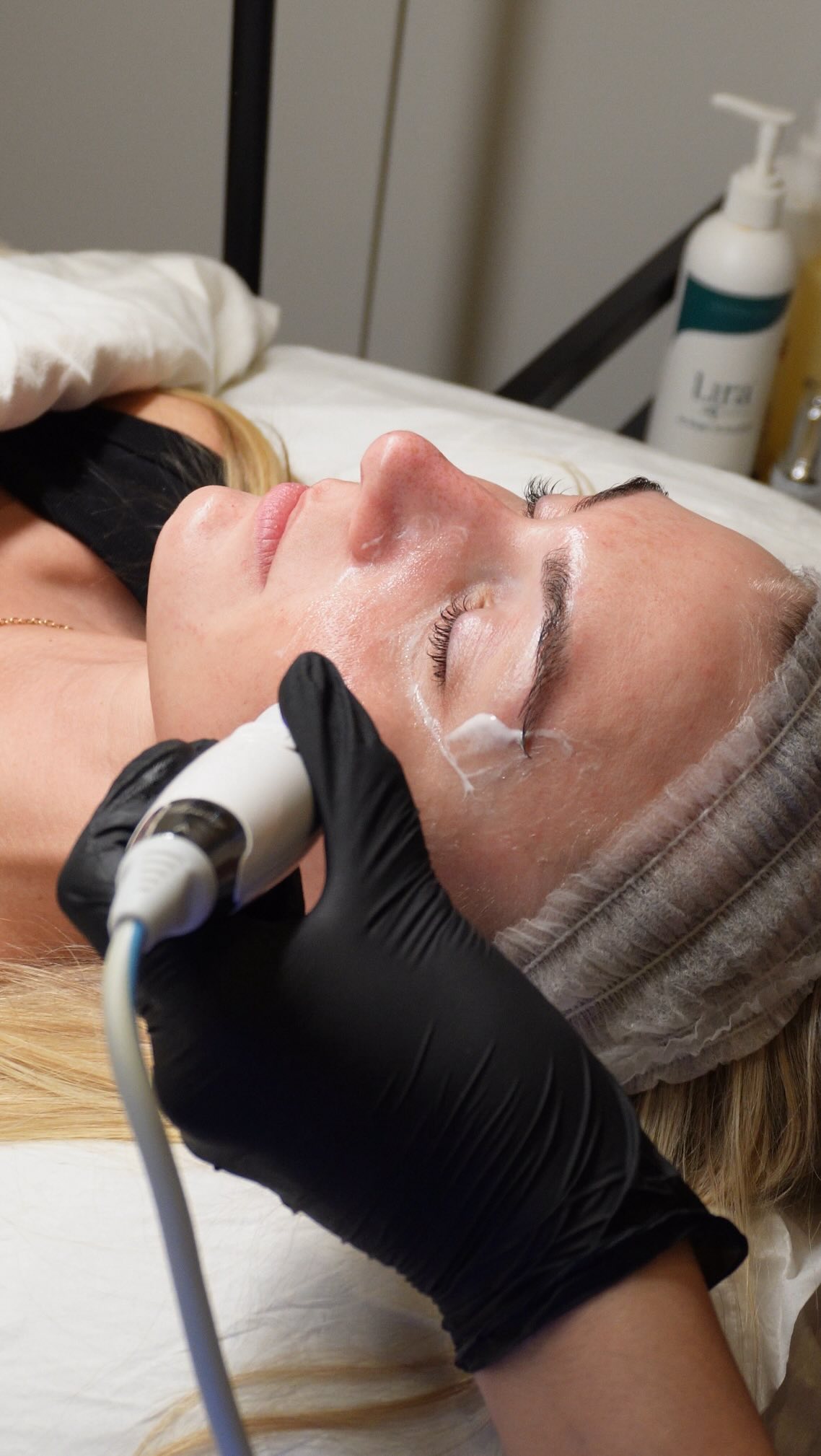 ✨ Getting a facial is great… but the aftercare means just as much. ✨
Keeping your skin calm and protected helps you maintain that fresh glow 🤍
🤲 Keep hands off your face
🌬️ Avoid sweating/working out for 24–48 hours
💧 Stay hydrated
☀️ Wear SPF 30+ and avoid direct sunlight
🪞Skip makeup for the day if possible
Healthy habits will mean longer-lasting results ✨
#skinhealth #glassskin #medispa #surrey #postfacial #winterskin