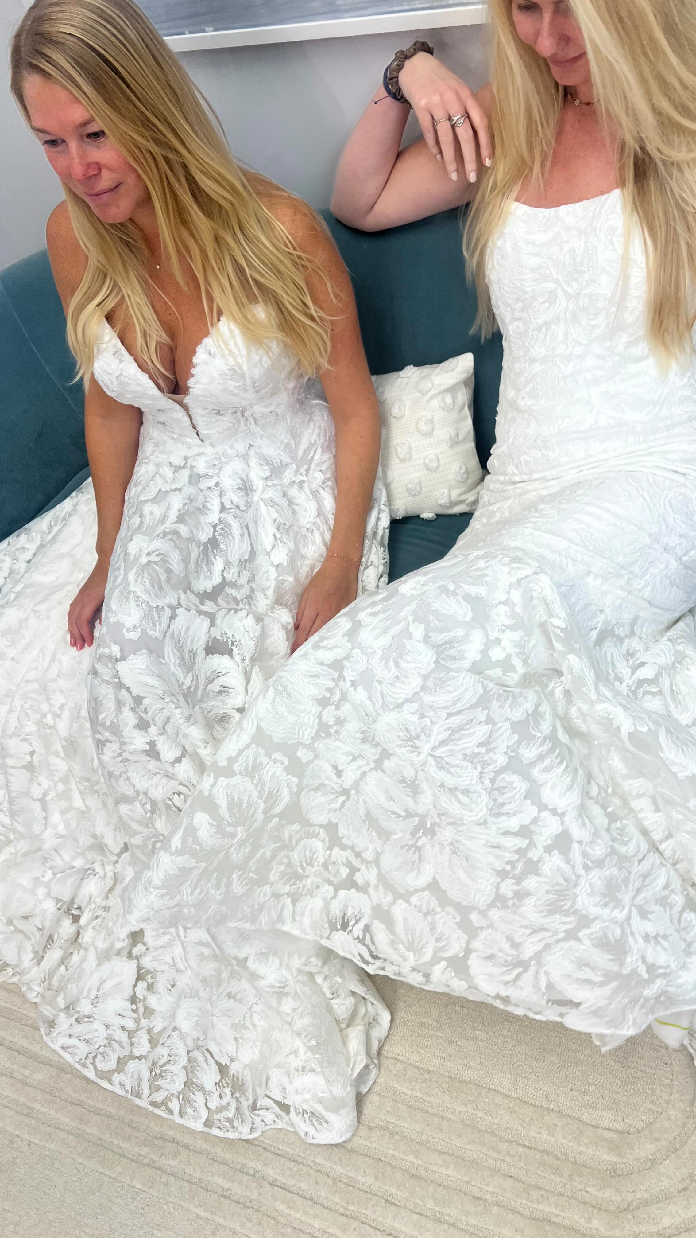 Our full Grace Loves Lace collection is finally HERE! ✨ @grace_loves_lace
Book an appointment to come play dress-up with us and try on these new beauties! 🤍