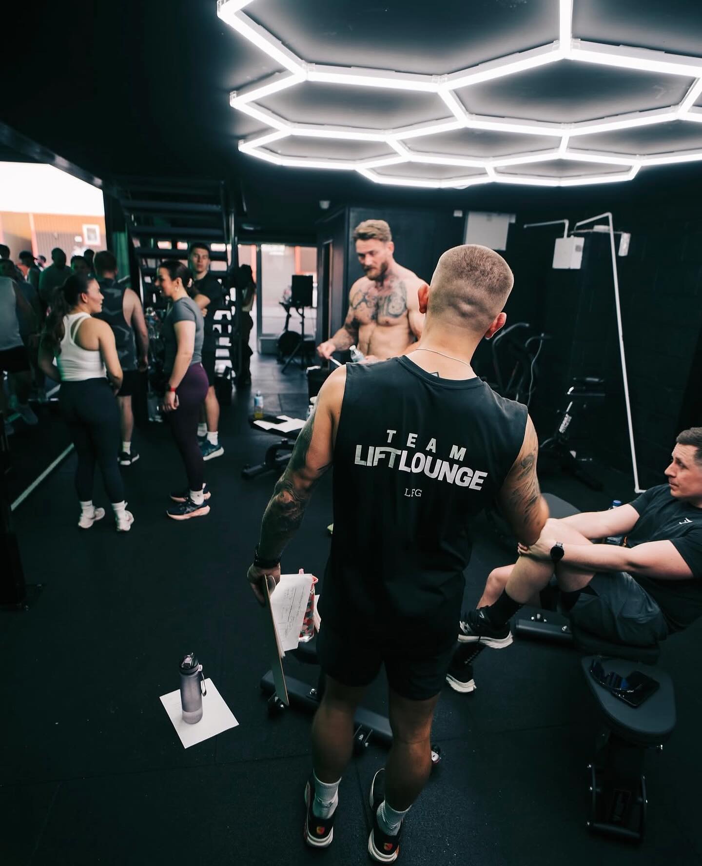 Bringing communities together by providing you with apparel that looks great and performs. So you know who your people are 🙌🏻