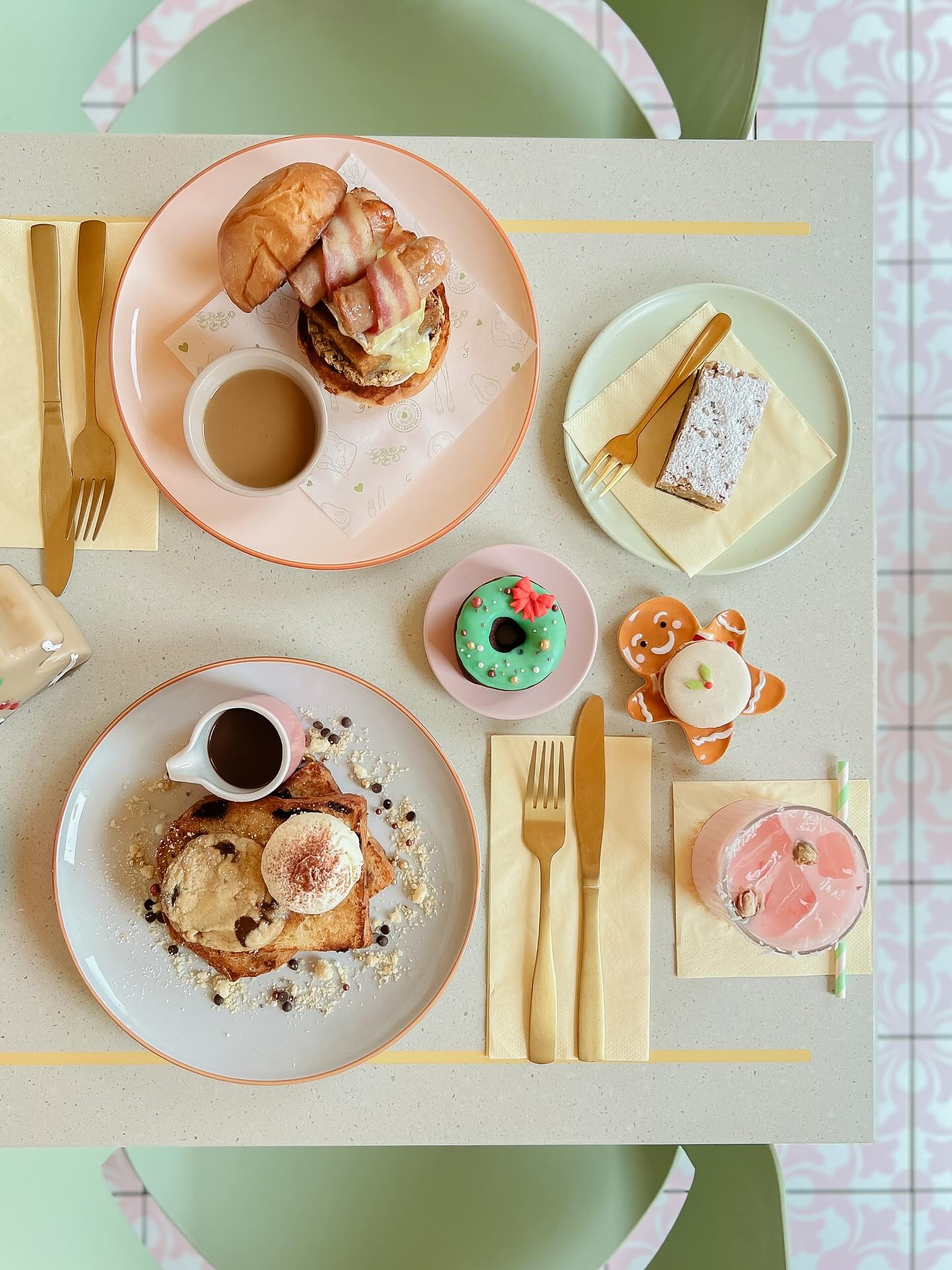 Did someone say... FESTIVE SPECIALS🎄🎅
Milk & Cookies French Toast🍪🥛
Chocolate chip brioche French toast topped with cookie dough, vanilla ice cream and chocolate sauce (v)
Butty ‘Dolig🥓🎄
Brioche bun filled with Oriel Jones pigs in blankets, melted Perl Wen cheese, potato cake, cranberry sauce, stuffing mayonnaise and gravy dip
Iced Narnia Milk Tea 🍬🦄
Turkish delight brew with magical rose, iced coconut milk and a snowy coconut rim
Gingerbread Iced Latte🥤🍮
Winter iced coffee with gingerbread syrup and a milk of your choice, served in a gingerbread glass
Available now Wednesday-Sunday 🙂↔️
#festivespecials #letthemseecake #itschristmas #cardiff #cardifffood