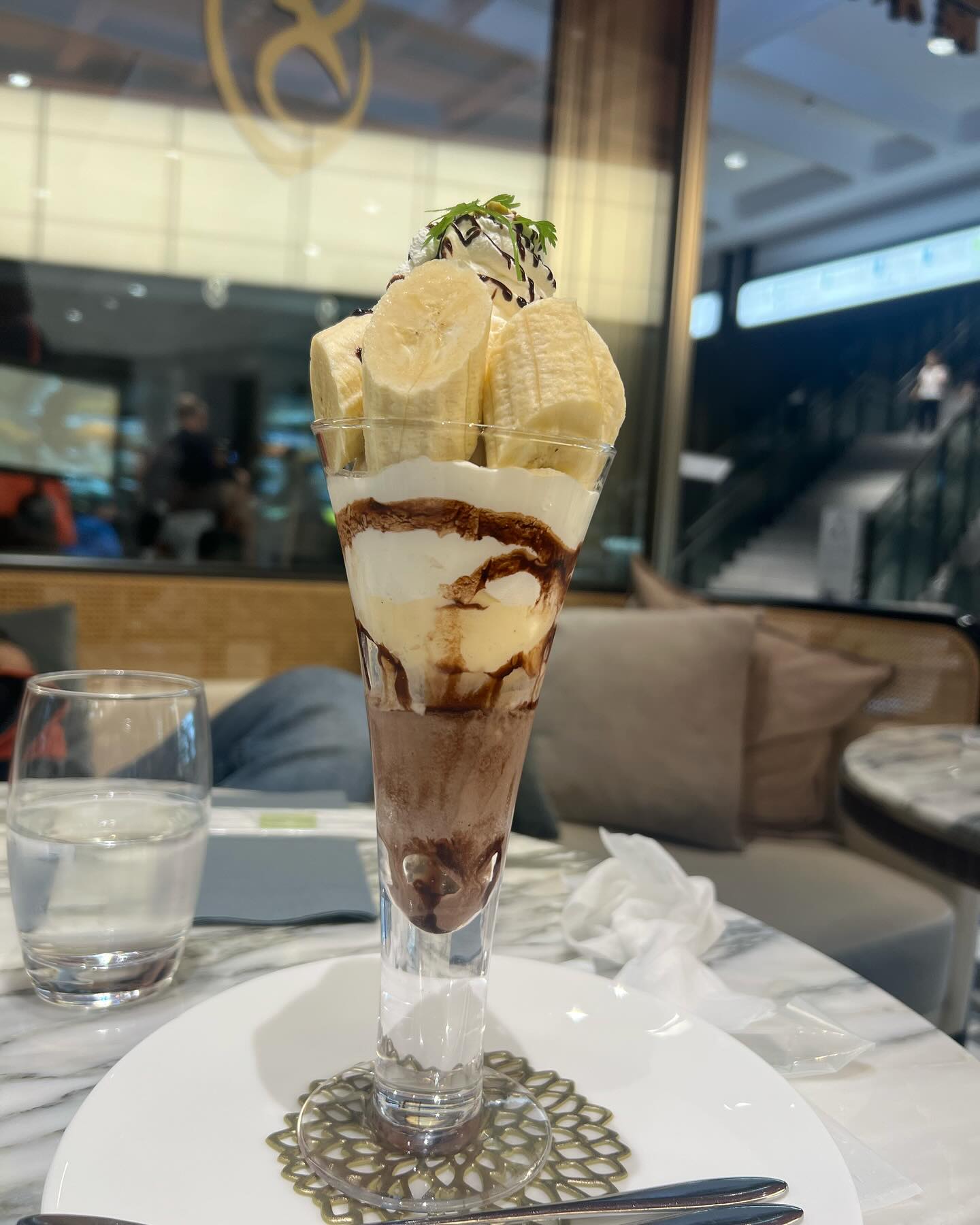 These are the best airports for food in the world, according to the 2025 Condé Nast Readers’ Choice Awards. The scores below are percentages representing overall average levels of satisfaction.
What airport is your fave?
10. Hong Kong (HKG), China. Score 85.71
9. Zurich (ZRH), Switzerland. Score 86.67
8. Quito (UIO), Ecuador. Score 88.33
=6. Oslo (OSL), Norway. Score 88.57
=6. Doha (DOH), Qatar. Score 88.57
5. Helsinki (HEL), Finland. Score 90.91
=3. Rome Fiumicino (FCO), Italy. Score 93.33
=3. Jakarta (CGK), Indonesia. Score 93.33
2. Singapore (SIN), Singapore. Score 93.41
1. Istanbul (IST), Turkey. Score 93.71