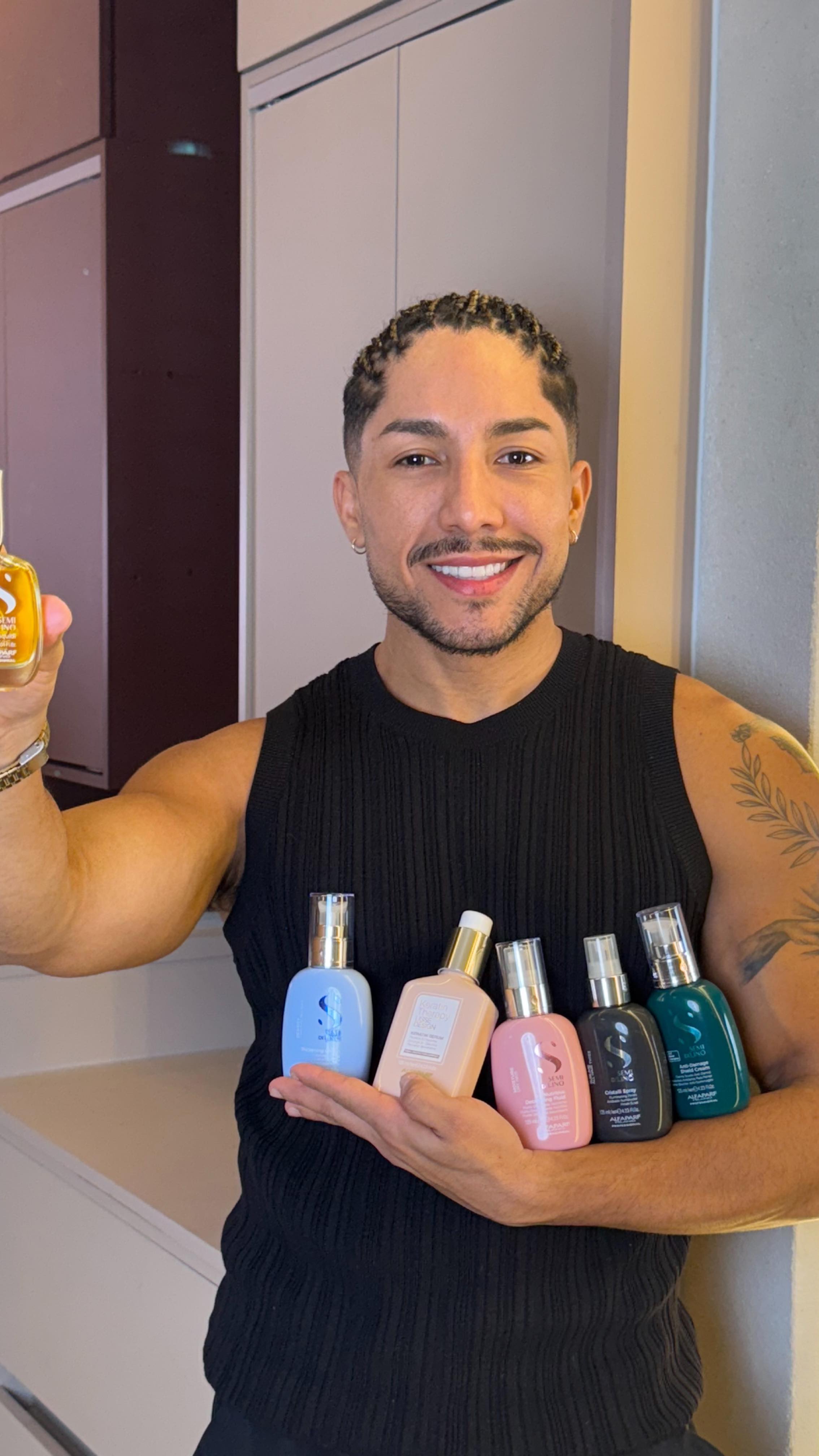 “Transforma tu cabello con los fluidos de @alfaparfmilanopro_panama
Anti-Damage, Density, Crystal Spray y más. Perfectos para estilistas y clientes que buscan un acabado de lujo. ¡Contáctanos y lleva tu look al siguiente nivel! ✨”
#AlfaparfMilano #CuidadoCapilar #HairCare #Estilistas #Cliente #salondebellezapanama #cambiodelook #byjesustabaressalon #panamacity #musadejesustabares #balayagehighlights #balayagepanama #balayagehighlights #blondehair #alfaparfmilano