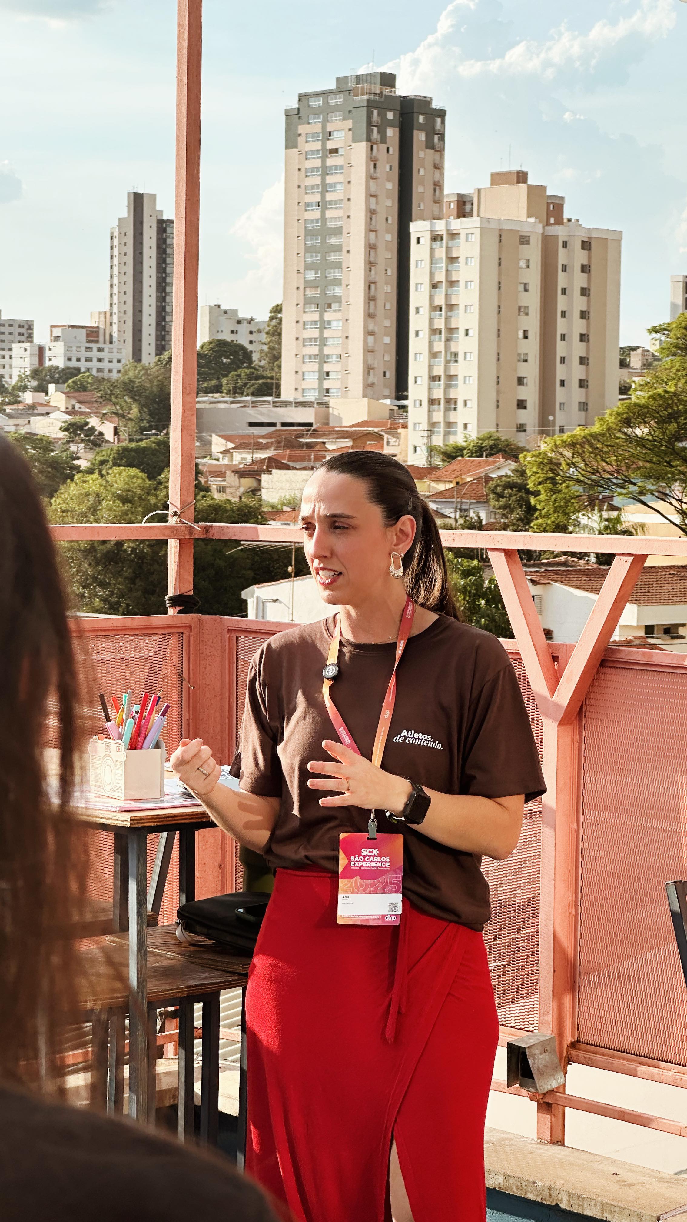 Primeiro dia de @saocarlosexperience: ✅
Fui convidada pelo @wikilab.coworking para participar da trilha de Empreendedorismo falando sobre criatividade e fizemos um workshop com passo a passo de ideação no método de co-criação da Palombina. 😉
É sempre ótimo poder trocar com pessoas legais e participar de um evento mais legal ainda!
Que feliz por São Carlos abraçar eventos assim! ♥️
Obrigada @melodia.cafebar por sempre apoiar as minhas ideias malucas! ✌️
E obrigada por quem participou! (ansiosa para futricar nos @ de cada um e ver se estão criando os conteúdos, hein! 👀)