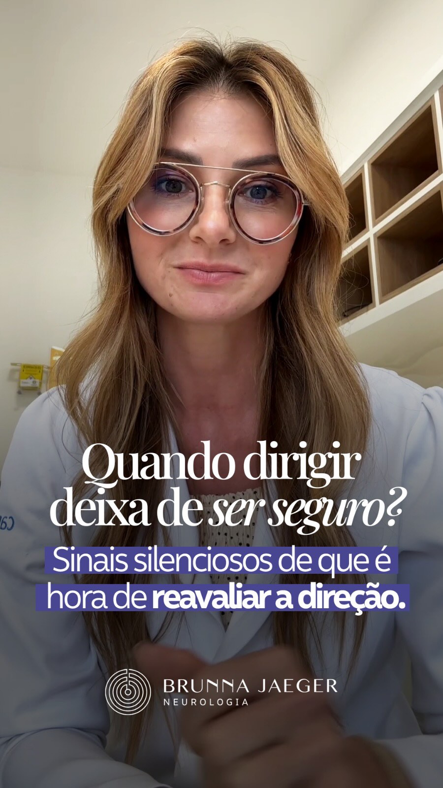 Você já passou por esse susto?
Um familiar que dirige há anos… mas de repente passa direto pela preferencial, demora para reagir ou se perde num trajeto simples.
Dirigir é uma das atividades mais complexas que existem. Quando há alterações cognitivas, motoras ou executivas, essa habilidade começa a falhar, mesmo em quem sempre dirigiu bem.
A avaliação neurológica e neuropsicológica ajuda a entender o que está acontecendo e, principalmente, como agir com segurança e acolhimento.
Mais do que “tirar a chave”, é sobre proteger a vida, reduzir riscos e encontrar formas de autonomia que respeitem o momento de cada pessoa.
Se esse tema faz parte da sua realidade, salve e compartilhe. 💜