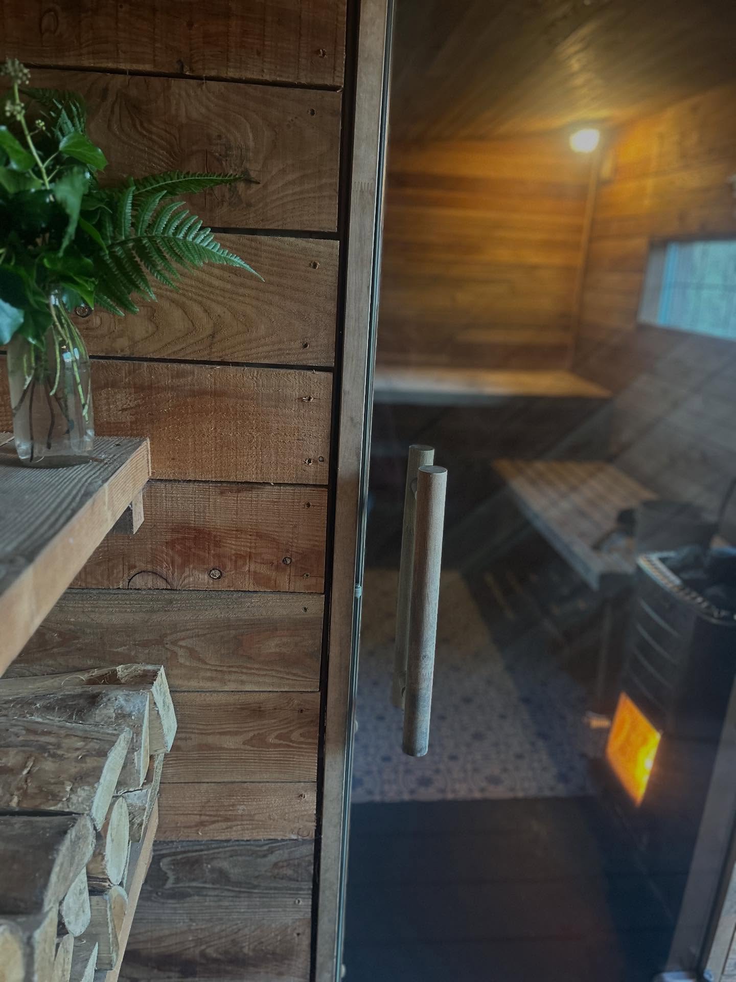 There’s a chill in the air, but our sauna is warm and waiting. Book online or swing by the shop, grab some fresh veg for a hearty stew while you’re here. ❄️🔥🥕