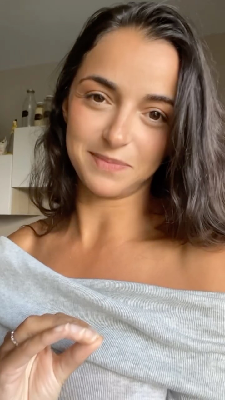 👉 Vai pouquíssima farinha
👉 Você pode usar farinha sem glúten
👉 E ainda serve com o molho que você quiser: tomate, pesto, manteiga… tudo combina.
É a receita perfeita pra quem quer um prato impressionante sem complicação e com aquele perfume que faz a casa inteira parar e dizer: “o que tá saindo dessa panela?” 🤌💛
Salva esse nhoque para o seu próximo jantar especial — ele nunca decepciona.
📌 Receita completa no site: chefgibecari.com
#GiBecari #NhoqueCaseiro #NhoqueDeBatata #ManteigaDeSálvia #CozinhaItaliana #ReceitaFácil #CozinhaDeVerdade #ChefNaFrança #ComfortFood #JantarEspecial #GastronomiaItaliana #CozinhaComAfeto #ReceitasSemGlúten #MassasCaseiras #VemPraCozinha #AmorasDaCozinha