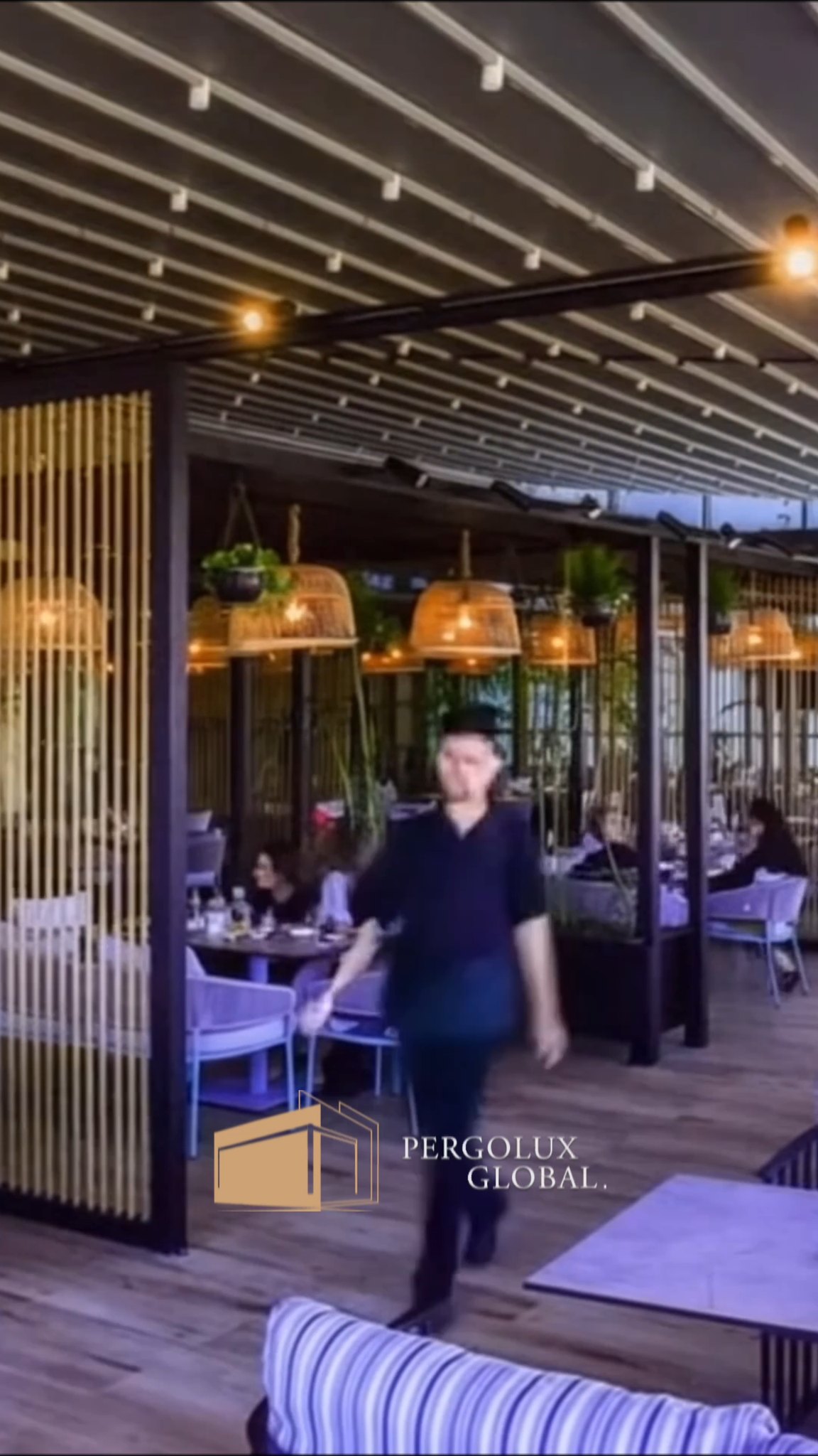 🌟La pergola Miami transforme votre espace en un lieu chaleureux et convivial, adapté à chaque saison et pensé pour le bien-être de vos clients. 👨🍳
Votre salle manque de place ou d'une touche design ? Nos pergolas sur mesure s’intègrent parfaitement à votre activité et à votre clientèle. Regardez notre dernière installation s’animer au rythme des commandes et des plats servis. Vous souhaitez offrir à vos clients une expérience différente ? 🚀 Contactez notre équipe pour réinventer votre restaurant dès aujourd’hui. #Pergola #pergoladesign #restaurant #restodesign #surmesure #pergola #convivialitéetpartage