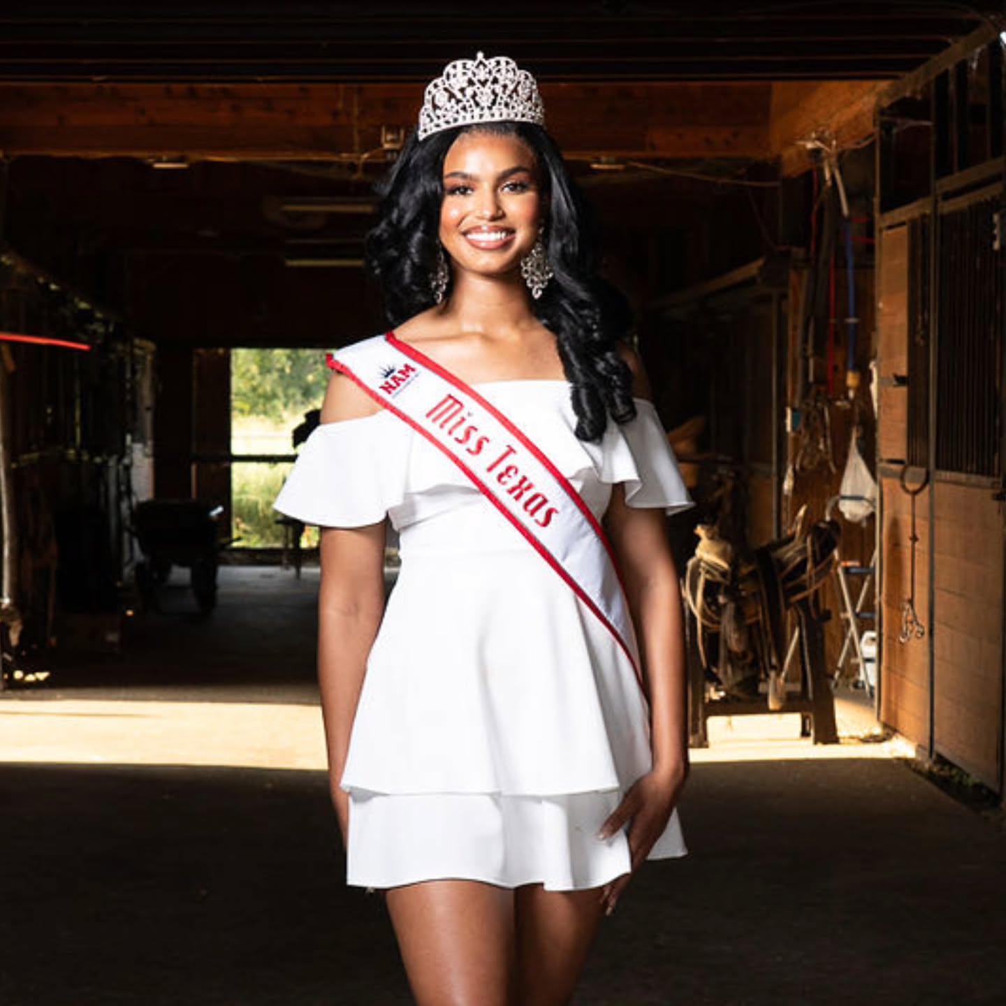 🌟NAM NATIONALS BOUND🌟
#TCM girl, Kira Ekukpe, is #Orlando bound to compete at National American Miss for the FIRST TIME! Not only will this be her first NAM, it will be her third pageant .... ever! She started competing this past March with a solid finish as 2RU out of 42 contestants at Miss LSU. Then she hit the Texas NAM stage and was crowned Miss South Texas out of 50+ delegates!
She's ready to try new things in optionals and just enjoy the NAM experience! She's a junior at LSU but a Dallas, TX, girl through and through! We are so ready to introduce her to the NAMily!!!
Good luck, Kira!!!!
#thecrowningmoment #PageantAdventures #PageantLife #PageantCoach #pageant #pageantqueen #beautyqueen #queen #pageantry #pageantgirl #pageantprep #goals #slayqueen #winning #winningteam #moments #crown #queen #coaching #coachlife #coaches #coach #nam #spotlight @thenamtxmiss_south @kira_ekukpe