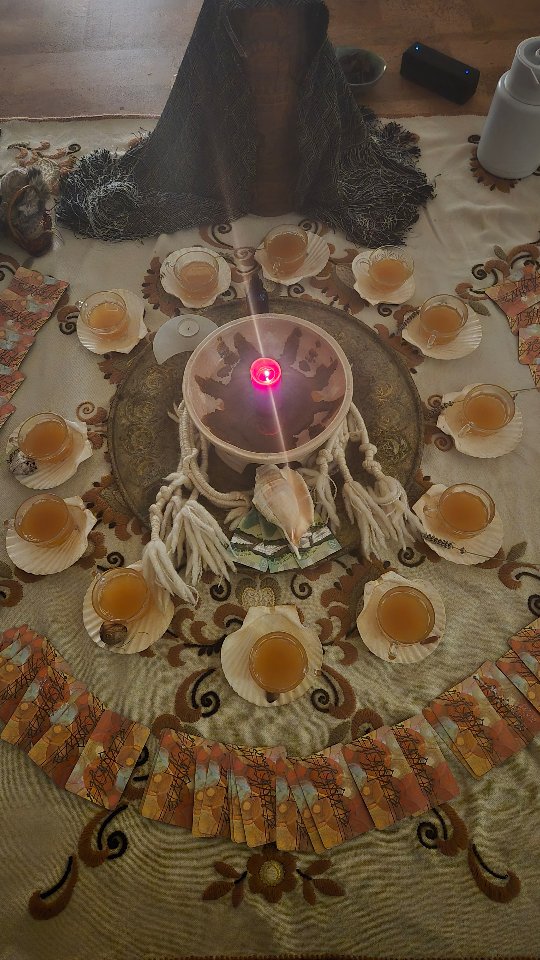 "We shall be known by the company we keep
By the ones who circle round to tend these fires
We shall be known by the ones who sow and reap
The seeds of change, alive from deep within the earth
.
It is time now, it is time now that we thrive
It is time we lead ourselves into the well
It is time now, and what a time to be alive
In this Great Turning we shall learn to lead in love
In this Great Turning we shall learn to lead in love.
.
We shall be known by the company we keep
By the ones who circle round to tend these fires
We shall be known by the ones who sow and reap
The seeds of change, alive from deep within the earth
.
It is time now, it is time now that we thrive
It is time we lead ourselves into the well
It is time now, and what a time to be alive
In this Great Turning we shall learn to lead in love
In this Great Turning we shall learn to lead in love"
@mamusemusic
Wrapped up the final Spinners of Fate journey in our 6-week series - chefs kiss to all you inspiring Spinners! 💋
#spinnersoffate #desire #womanscircles #peoplecircles