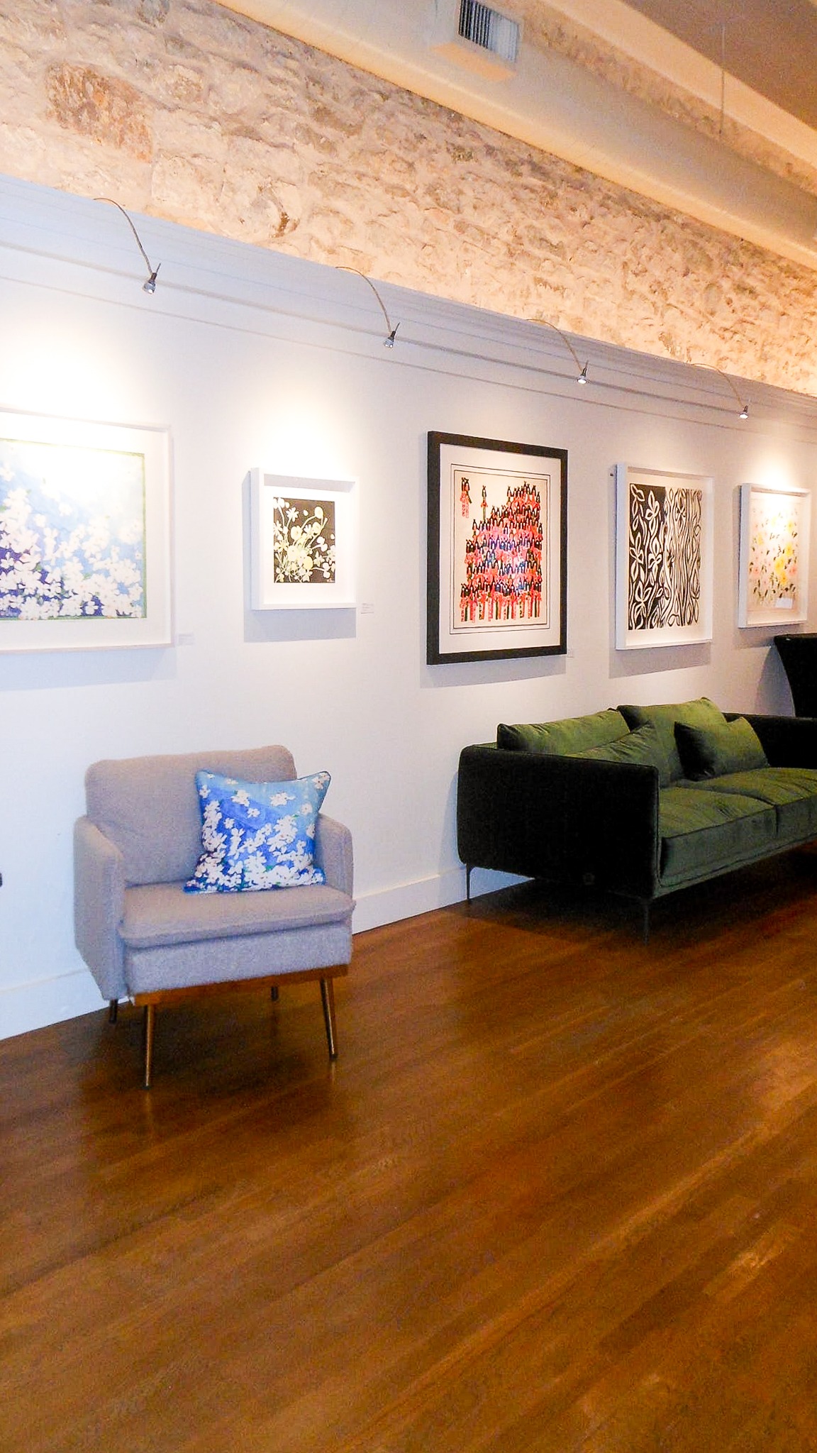 A peek inside a special after-hours event for @lambdazta’s formal!
📍 110 W. 8th Street | Georgetown, TX 78626
🕒 Open Daily | 11 AM – 9 PM
#vera #veraneumann #art #decor #georgetownvenue #midcenturymodern #georgetownsquaretx #Texas #georgetowntexas #shoplocal