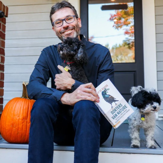 Thanks, @humo.be for a wonderful interview with Marc van Springel on my @knnvuitgeverij book #doktersvanture. I love the accompanying photos by Atlanta-based photographer @cutrerphoto !
@princetonupress
https://www.humo.be/achter-het-nieuws/bioloog-jaap-de-roode-over-wat-dieren-ons-kunnen-leren-over-geneeskunde-aspirine-is-ontdekt-door-beren-cocaine-door-lama-s-en-koffie-door-geiten~b276e4c8/?referrer=https%3A%2F%2Fwww.google.com%2F