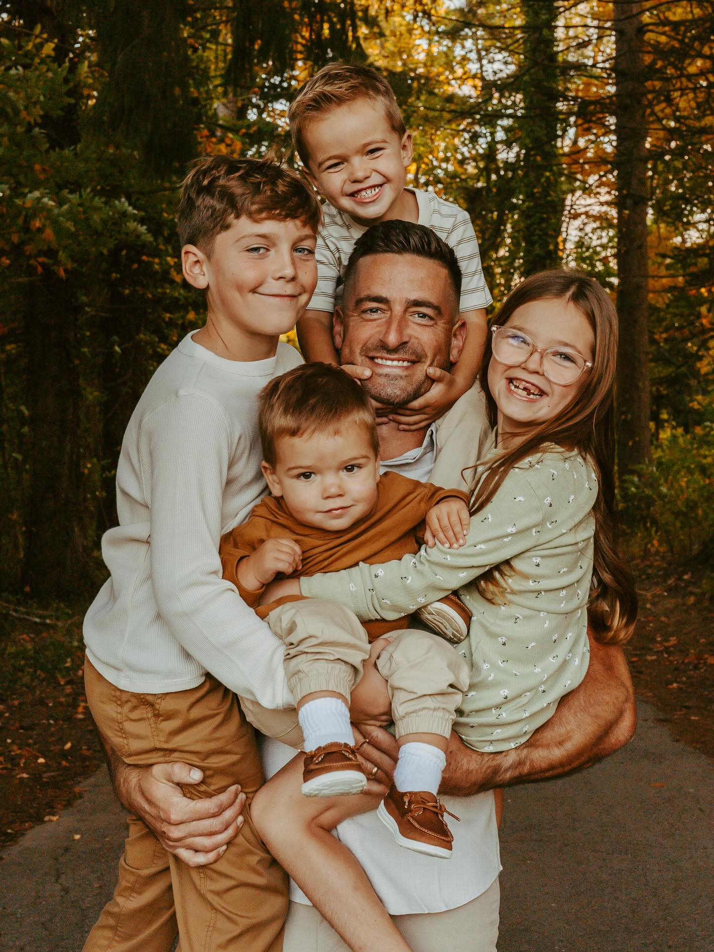 If I counted right this is my 6th session with @fayesportini and @tjsport2 family! From 2-4 kids, maternity, newborn, and family, I have had the wonderful pleasure of literally seeing this family grow. It is such a special part of what I do! Their love for each other is so evident and I love that I get to capture it every year!