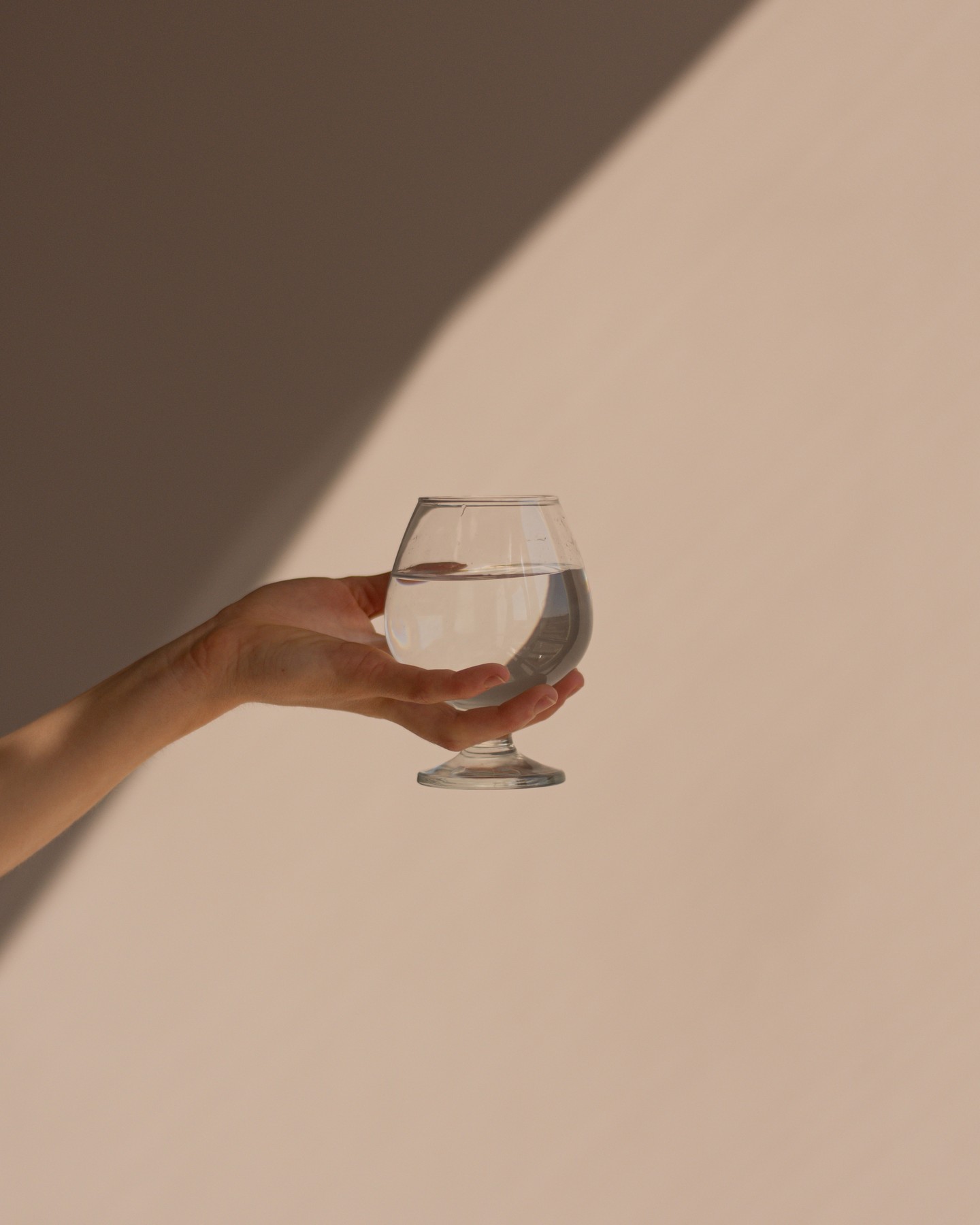 Staying healthy doesn't always require big changes - sometimes small tweaks can make a world of difference! 💪
According to Chinese Medicine, drinking warm or hot water (instead of cold or icy) can help strengthen the body's digestive Qi and keep meridian channels clear. 💛 So the next time you reach for a glass of water, maybe try warm water instead! 💧
✨ Follow @apothekure for your dose of wellness. ✨