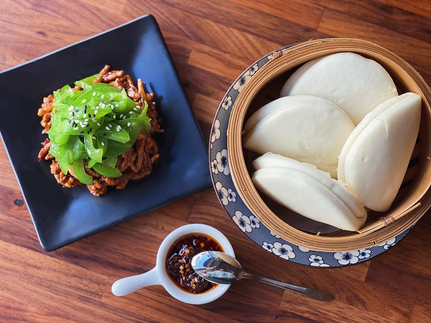 Shanghai street-food classic, made the BUND 39 way🥢✨
Now available over lunch🔥