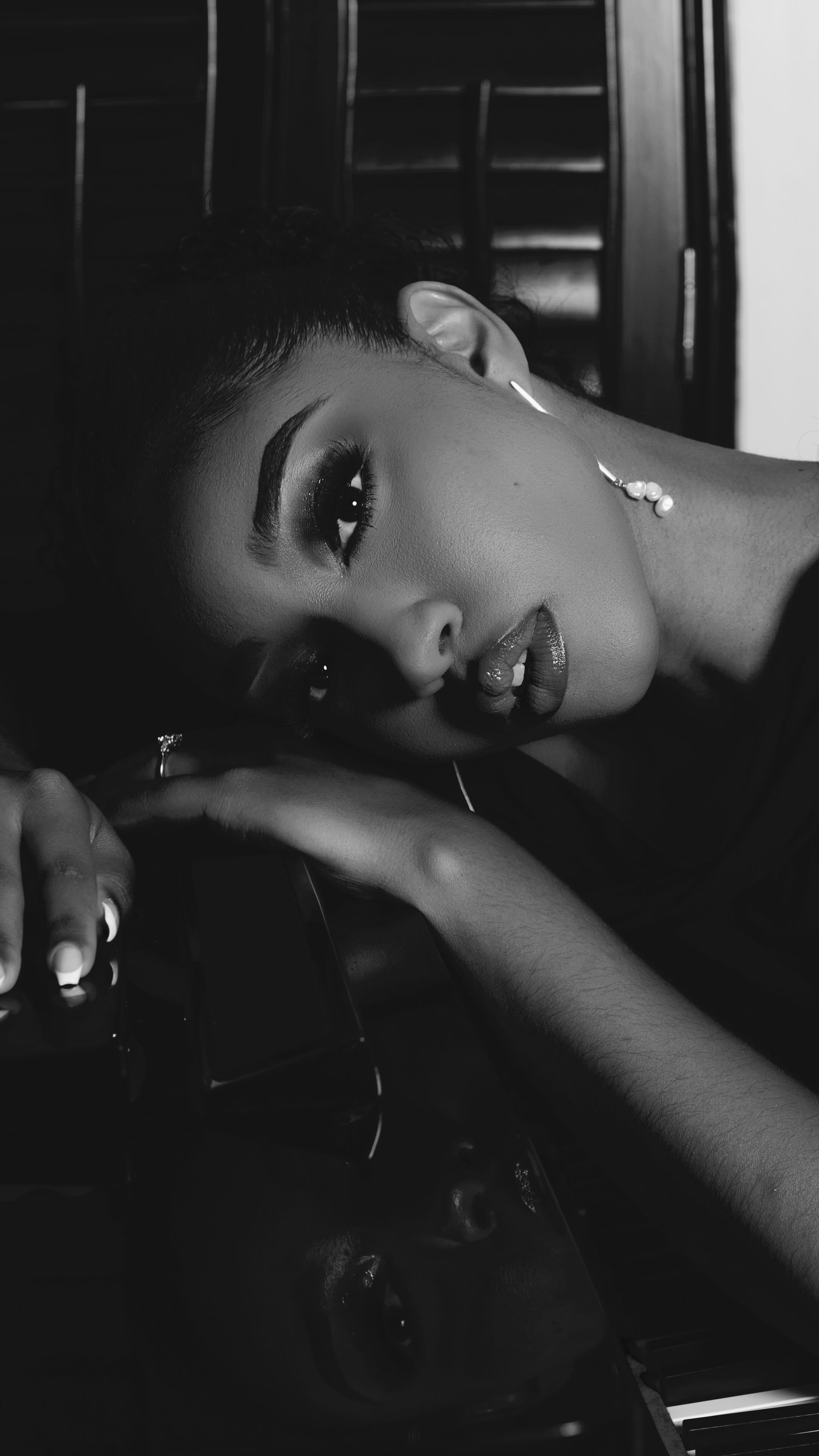 “Home” Visualizer out Saturday!! If you stay on the move, home is where you make it. If you’ve ever felt alone in a room full of people, find a different room!
#newmusic #home #targetaudience #peace #acceptance