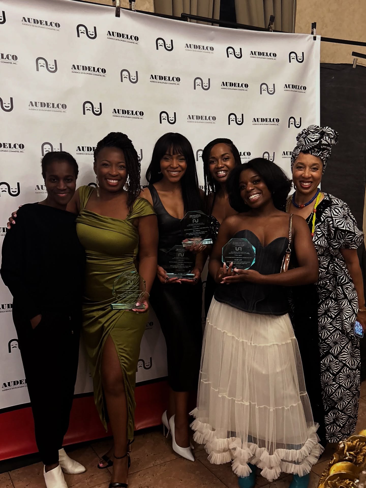WINNERS! ✨✨✨
Pictured are THE WASH Director Awoye Timpo, cast: Bianca LaVerne Cox, Margaret Odette, Eunice Woods, Alicia Pilgrim, and Choreographer Jill Vallery.
