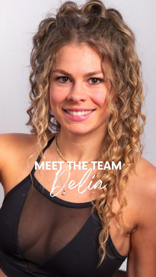 🎥 Lerne Delia kennen – deine SPIN-UP Trainerin ✨
Vor sieben Jahren hat sie ihre Faszination für Pole Dance entdeckt und unterrichtet seit fast drei Jahren bei SPIN-UP. 💪
Für sie ist Pole Dance die perfekte Kombination aus Kraft, Flexibilität und Ausdruck – eine Möglichkeit, sich selbst herauszufordern und über sich hinauszuwachsen.
In ihren Kursen legt Delia Wert darauf, Technik zu vermitteln, aber auch die Freude am Tanzen weiterzugeben und ihre Begeisterung zu teilen.
@delchenx33
#spinuplife #poledanceschweiz #poledance #polefitness #poledancestudio #polecommunity #bern #köniz #spinningpole #staticpole #poleleidenschaft #polelife