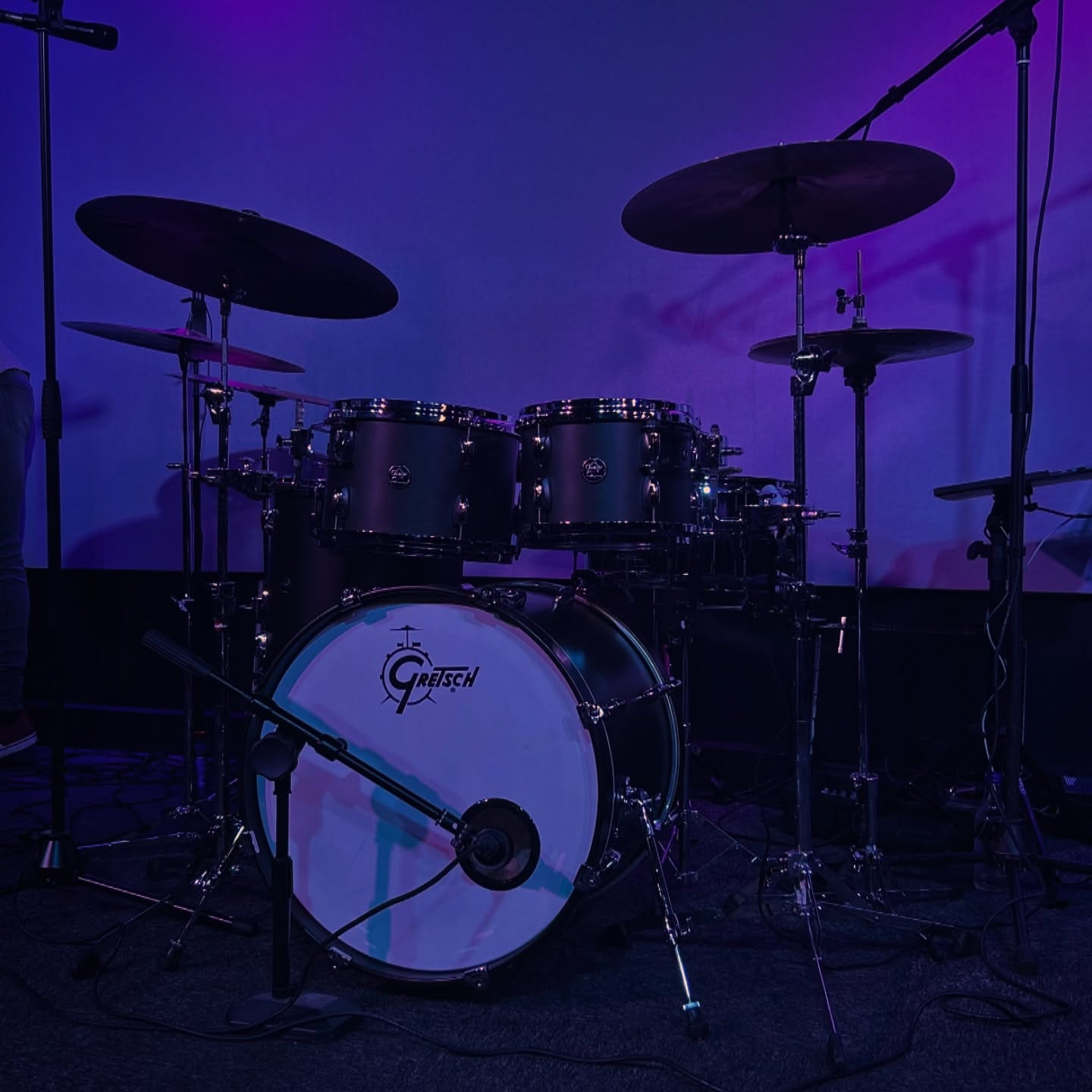 Out this summer 🕺
Southend, I think 🤷♂️
#drumsdrumsdrums #vf15 #drummer #drummergram #remodrumheads #gretsch #gretschdrums @gretschdrums @istanbulagop #sessiondrummer #londonmusician #londonmusic #drummerinlondon #drum #drums #drumkit #drumset #instadrums #soundsfrommyattic #drumminglife #remoterecording #remotedrumtracks #remotedrumrecording
