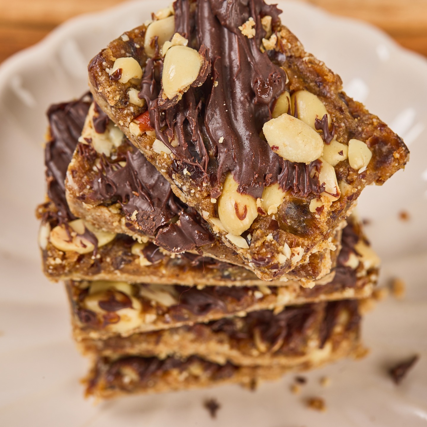 Peanut Toffee
These no bake plant based bars are made with almond and oat flour, topped with a date caramel and some crushed peanuts and a coating of melted vegan chocolate.
This could be a sweet treat whenever the cravings hit or your perfect evening snack.
To place an order, wasapp -9769362040
#wholesome#delicious#guiltfree#comfortfood#sustainablelifestyle#deserttherapy#clean#cleanfood#vegan#plantbased#yummy#peanutbutter#foodies#indulgent#cake