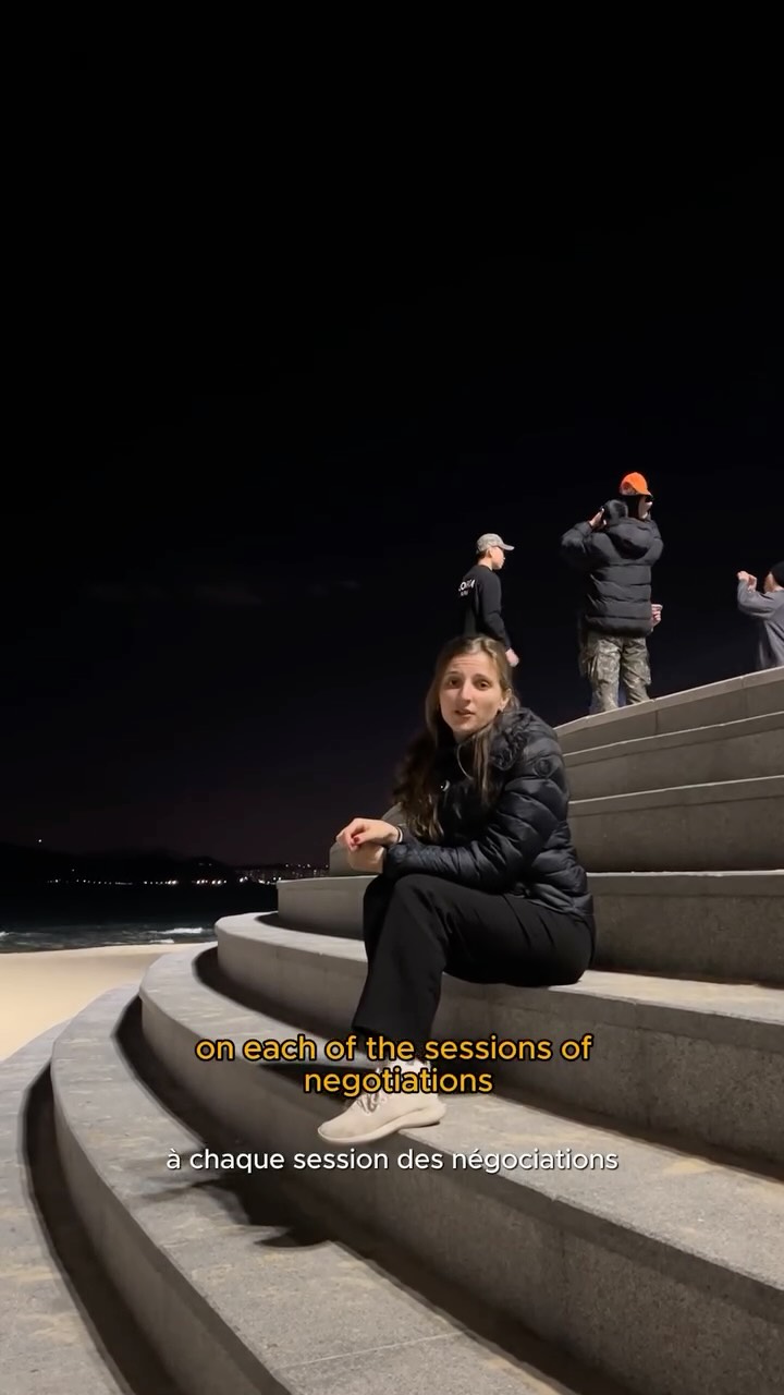 La tension augmente à cette négociation et il ne reste plus qu'un jour. Le nombre de lobbyistes de l'industrie pétrochimique enregistrés est le plus élevé de toutes les 5 négociations de ce traité sur la pollution plastique, atteignant 220 d'après @ciel_org. Nous tentons ici d'expliquer en partie pourquoi il est si complexe de parvenir à un consensus entre les 177 pays ici présents. 🌏
Nous restons prudemment optimistes, et continuerons à faire notre partie pour remédier à cette crise🤞
(EN) The tension increases in this negotiation as there is only one day left. The number of lobbyists from the petroleum and chemistry industry registered are the highest amongst all 5 negotiations for a global plastic treaty, reaching 220 according to @ciel_org. In this video we're seeking to explain a part of the complexity as to why it is so difficult to reach a consensus between 177 countries here.
We remain cautiously optimistic, and will continue to do our part to mitigate this crisis 🤞
_💚_
#PlasticCrisis #breakfreefromplastic #PlasticFreeFuture #StopPlasticPollution #globalplastictreaty #ReduceSingleUse #ReimagineRecycling #inc5 #globalplastictreaty #plasticpollution #inc5busan #responsibleinvestment #esg #globalplasticstreaty #environmentalpolicy #sdgs #unsdgs #plasticcrisis #beatplasticpollution #circulareconomy #marineconservation #humanhealth #RecyclagePlastique hashtag#TransitionÉcologique #INC5 #ICLEI #RethinkingPlasticLife