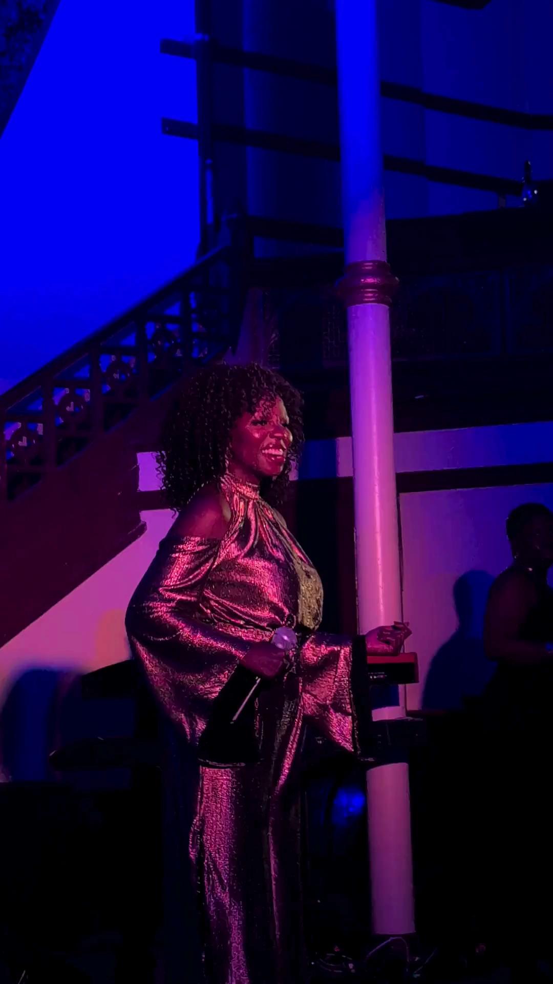 Demain, vendredi 21 novembre à 20h30, la sensationnelle Rachelle Jeanty prend d’assaut Le Balcon pour une soirée Disco Queen remplie de hits légendaires, de vibes puissantes et de groove sans arrêt. Si t’aimes Diana Ross, Donna Summer, Gloria Gaynor, CHIC ou Chaka Khan… cette soirée est pour toi. Les derniers billets partent vite — ne tarde pas!
🎟 Procure-toi les tiens sur lebalcon.ca
Tomorrow, Friday Nov. 21 at 8:30 PM, the sensational Rachelle Jeanty takes over Le Balcon for a dazzling Disco Queen night packed with iconic hits, powerhouse vocals, and nonstop groove. If you love Diana Ross, Donna Summer, Gloria Gaynor, CHIC or Chaka Khan… this is YOUR night to shine. Last tickets are moving fast — don’t wait!
🎟 Grab yours now at lebalcon.ca
#DiscoQueenLive #LeBalconMTL #RachelleJeanty #SortiesMontréal