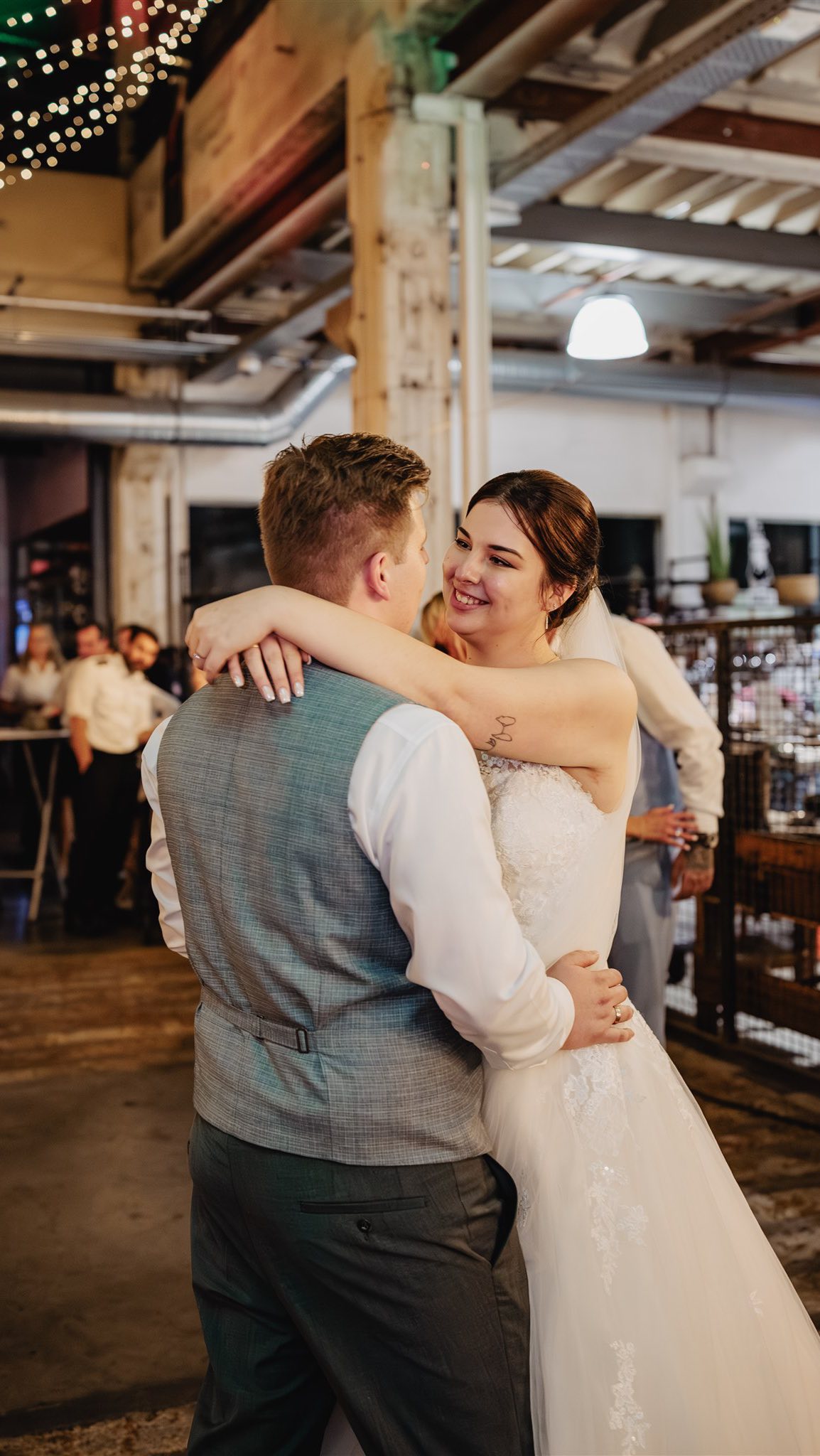 ✨ Manche Momente sieht man – andere fühlt man. ✨
Dieses Reel ist für all die kleinen Dinge, die man nicht planen kann:
das Lachen, die Bewegung, die Wärme, das Leben.
Und genau das halte ich für euch fest. 🤍
Wenn ihr mögt, dass sich eure Fotos genau so anfühlen dürfen – schreibt mir gern. 💌