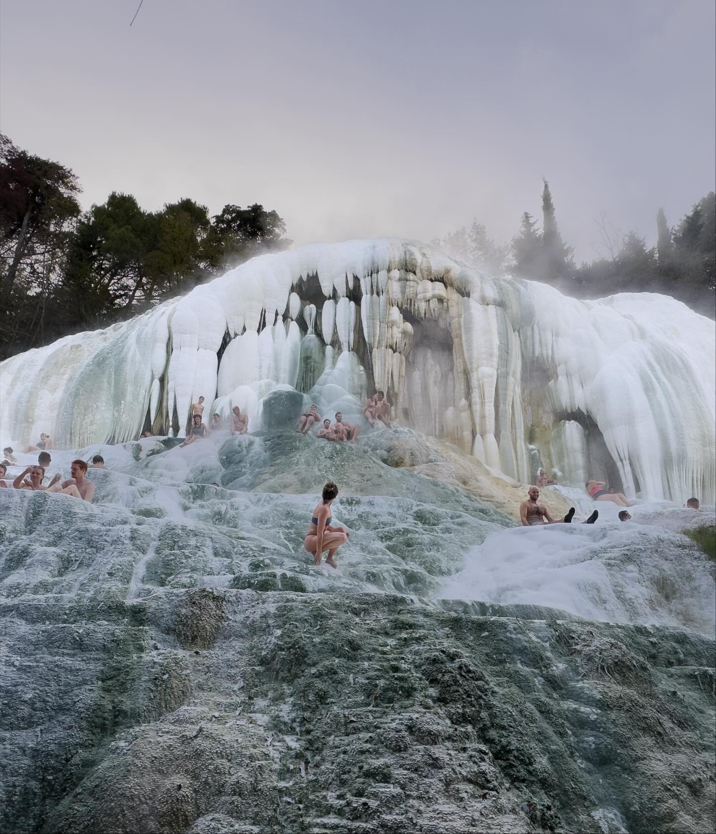 Looks cold… reality: 110°. 🔥
Tuscan magic in its rawest form.
The Italy you don’t always see, but the one that stays with you. 🤌