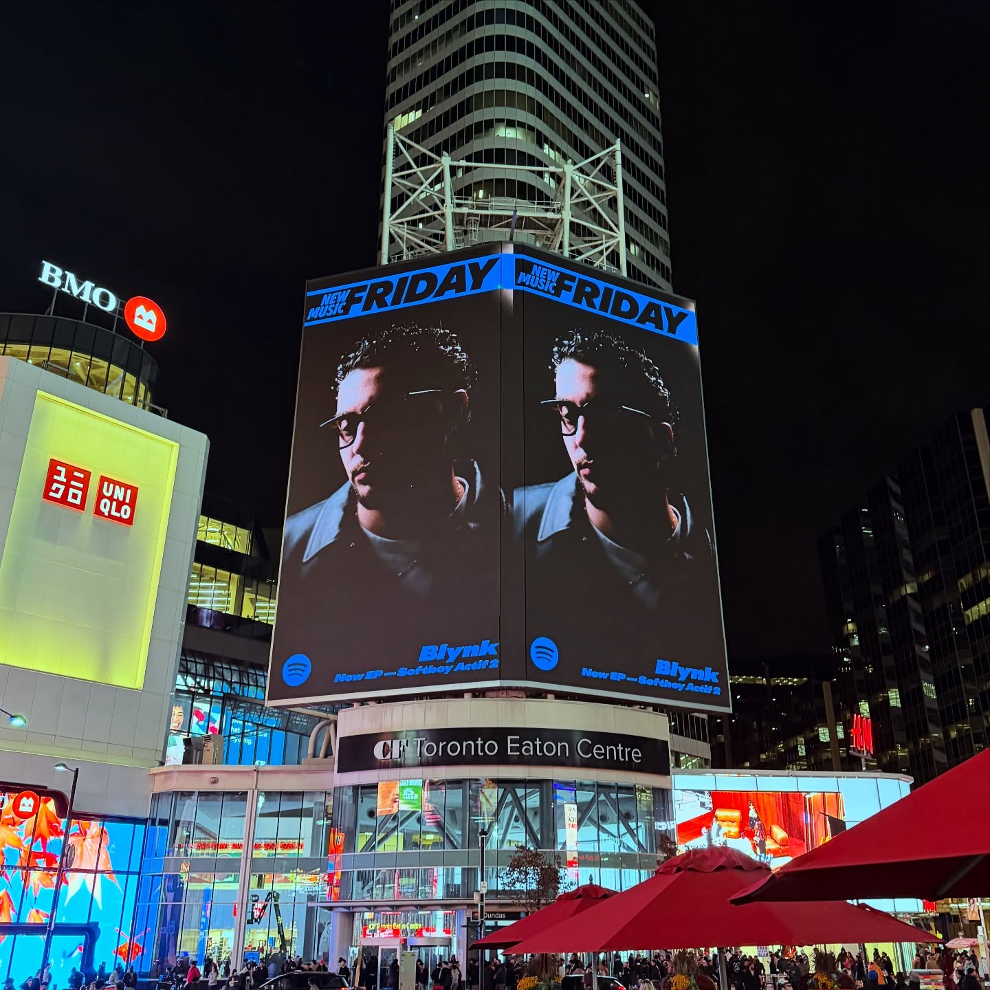 Takeover at Dundas Square ๐
Congrats @blynkofaneye_ ๐ฅ
#AdvertizingDoneRight #ADZWorld #Toronto #TO #DundasSquare #CityVibes