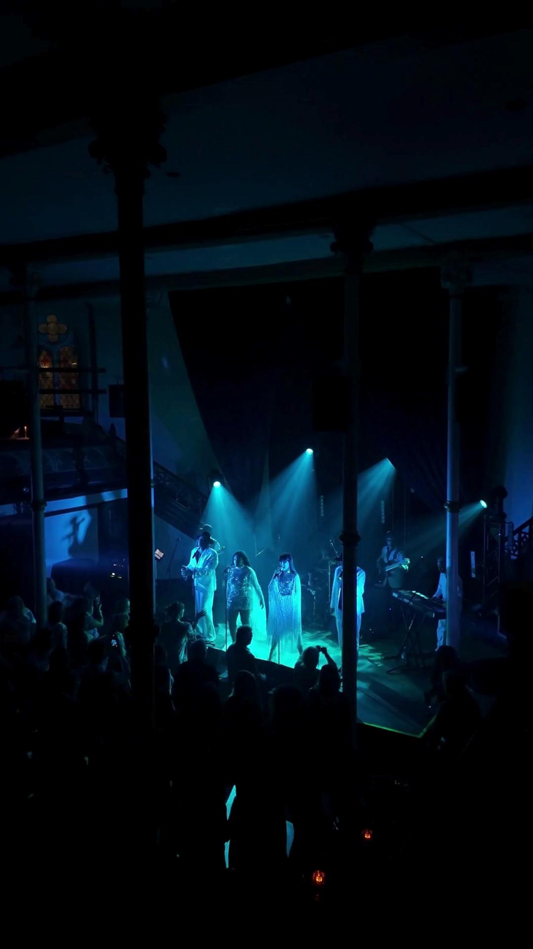 Ce samedi 22 novembre à 20h30, L'ULTIME SOIRÉE DISCO CHIC! Au Cabaret Chic Le Balcon pour une soirée explosive remplie de groove 70s, de paillettes et de performances inoubliables! Habille-toi pour briller… et danse comme si l’ère disco n’avait jamais pris fin!
Billets → lebalcon.ca
This Saturday, Nov. 22 at 8:30 pm, The Ultimate Disco Chic and JURO Productions take over Le Balcon for a high-energy, nostalgia-loaded night of 70s groove, glitter, and unforgettable performances!
Dress to shine… and dance like the disco era never left!
Tickets → lebalcon.ca
#UltimateDiscoChic #LeBalcon #SortiesMTL #VibesDisco #MusiqueLiveMTL