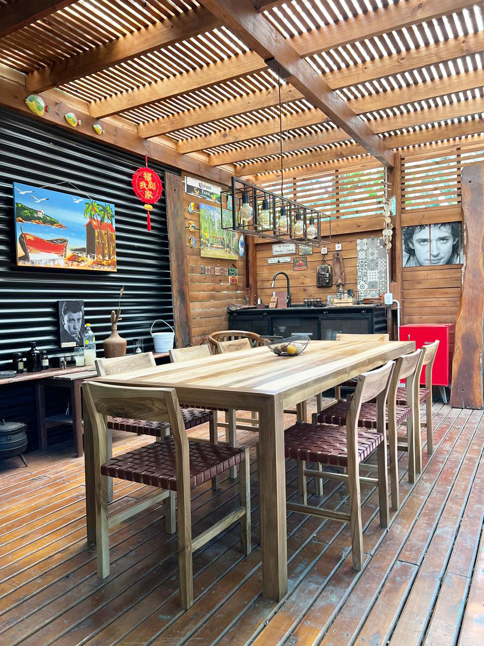 Una mesa Juana de 200x100cm en petiribi 100% macizo ocupa el centro de este ecléctico espacio semicubierto rodeado de verde y con mucha onda playera. Las sillas Pato rectas con asiento de cuero acompañan creando un lugar especial para festejos y juntadas de verano.
★★★ 30% OFF! ★★★
Fabricamos tu mueble de manera personalizada y en las medidas que mejor se adapten a tu espacio! Escribinos y pedí tu cotización 👉 contacto@demaderasnorte.com.ar
#⃣𝐈𝐧𝐖𝐨𝐨𝐝𝐖𝐞𝐓𝐫𝐮𝐬𝐭
#mueblesdemadera #muebles #mueblesdediseño #mueble #carpinteria #mueblesamedida #hechoamano #petiribi #maderamaciza #maderaycuero #parqueleloir #mueblesamedida #diseño #decoracion #arquitectura #deco #mesajuana #dmn #mesa #madera #must #InWoodWeTrust