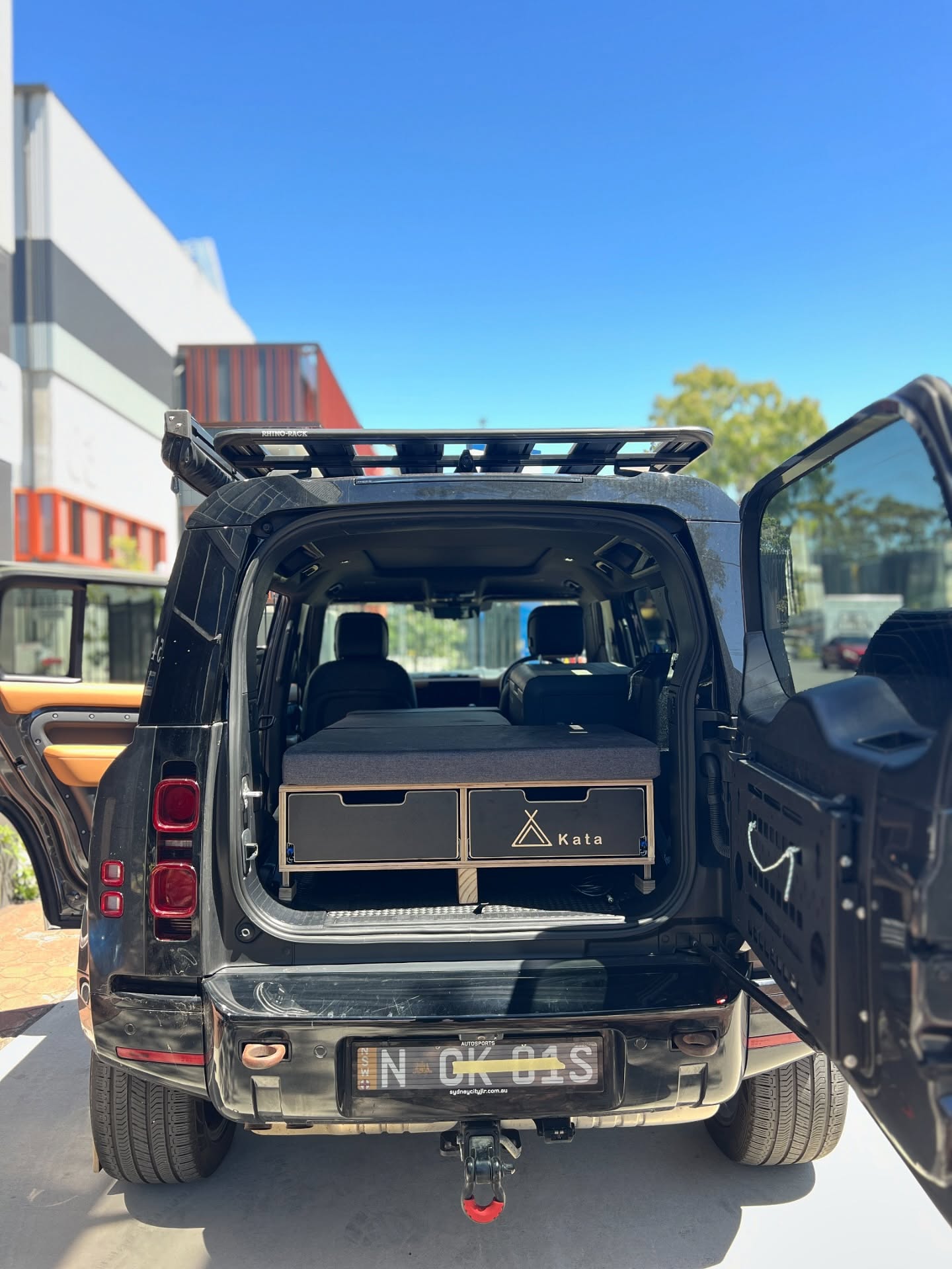 Land Rover Defender 5 Seater β
Custom Slim Camperbox 900
Split bed
Access to Top Load 45l @dometic
Access to @ontap.products
#kataDefender #landroverdefender110