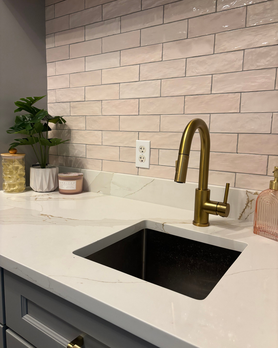 At Style My Abode, simple, budget-friendly updates that instantly lift a room is our jam! Think new throw pillows, refreshed hardware, layered lighting, and a statement rug. Which space in your home would you tackle first? Tell us below and get inspired!
#HomeRefresh #AffordableDesign #lexingtonma #interiordesignerboston #homedesigner #homedesigning #homedesigners #homedesignidea #homedecors #homedecoration #stylemyabode #stylemyhome #interiorhomestyle #SudburyMA #ConcordMA #WaylandMA #winchesterma #doverma #SouthboroughMA #NatickMA #NeedhamMA