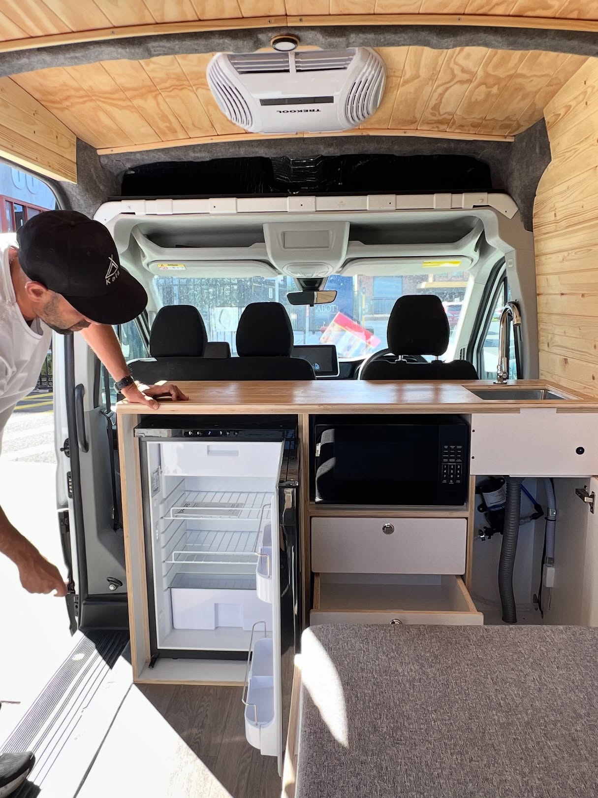 LDV Delivery 9 β
Custom layout designed for your van + lifestyle
Surfbox design
Full cabinetry: kitchen, storage, overheads
Electrical system: battery, charger, inverter, lights
Solar setup
Water system: tanks, pump, plumbing, sink
Insulation, flooring + wall/ceiling lining
Slide-out kitchen + pantry options
Lighting package (LED + dimmers)
Accessories: awnings, microwave and fridge
This campervan is ready to chase the magic πͺ
#kataLDV #ldvdelivery9 #camperlifestyle