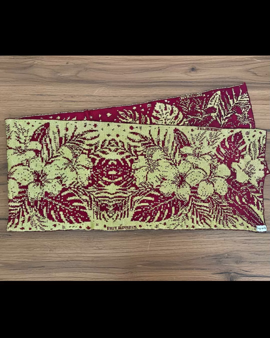 L'élégance florale, tissée pour vous. 🌸
Imaginez une écharpe où douceur et style s'épanouissent... Notre modèle "Fleurs" allie la légèreté d'un motif botanique à la richesse d'un jacquard sophistiqué. Choisissez vos deux couleurs préférées pour créer une pièce unique, aussi personnelle qu'un bouquet.
Comme chaque création Caligraphic, cette écharpe est 100% personnalisée et fabriquée à Paris, pour une qualité qui sublime vos tenues au fil des saisons.
➡️ Créez l'écharpe qui vous ressemble. Consultez notre site-web pour personnaliser la vôtre.
www.caligraphic.fr
#Caligraphic #EcharpePersonnalisee #Jacquard #MadeInParis #CadeauPersonnalisé #FaitàParis #MadeInFrance