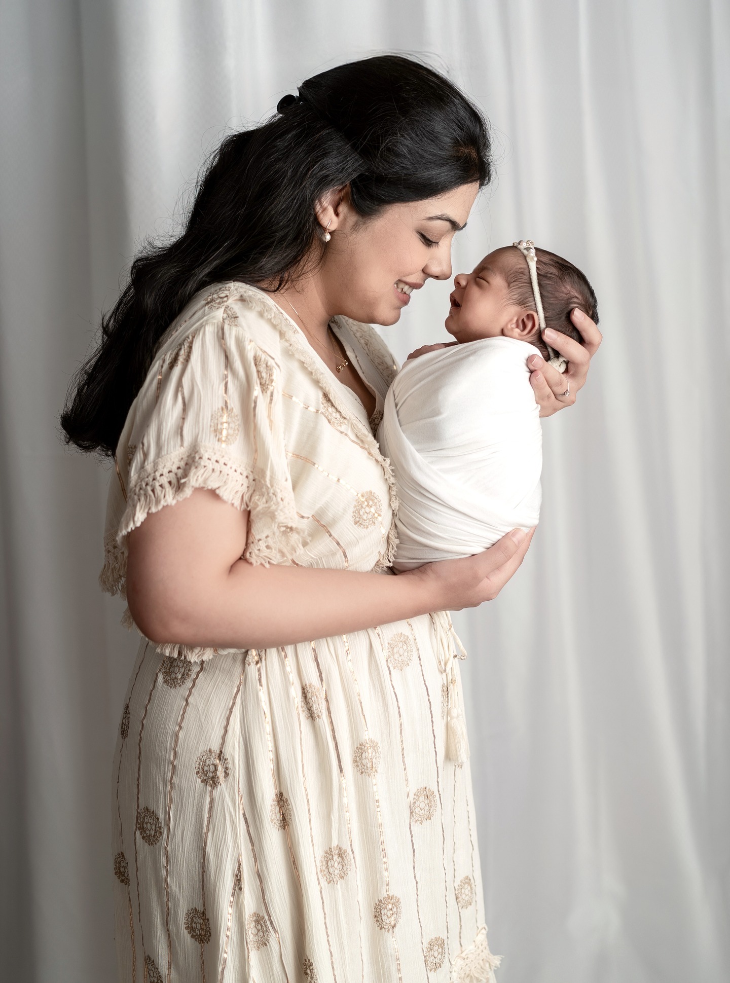 “In her arms, the tiniest heartbeat finds its greatest strength.” 👶❤️
💫We’re here to preserve that story forever.
🎥 Newborn • Family • Home Welcome Shoots
📸 Dheer’s Photography Studio – Bhopal
🌐 Website: www.newbornbabyshoot.com
📷 Location: https://maps.app.goo.gl/b6ANRng4FtAB5yQH6?g_st=ipc
📞Contact: +91 9074666606
✨ Preserving Emotions. Creating Timeless Memories.
#NewbornPhotographyIndia #NewbornBabyShoot #SikhBabyShoot #bhopalweddingShoot #BhopalPhotographer #DheersPhotographyStudio #NewbornSession #MaternityAndNewborn #BabyBoyShootbhopal #StudioPhotographyIndia #FamilyLove #TinyMiracle #LifestyleNewbornShoot #NewbornPortraits #NewbornWithParents #CreativeBabyShoot #BabyShootBhopal #IndianNewbornShoot #NewbornMemories #ParentsAndBabyShoot #BhopalStudio #NewbornPhotographyBhopal #BabyPhotoshootIndia #3dHandFeetcast