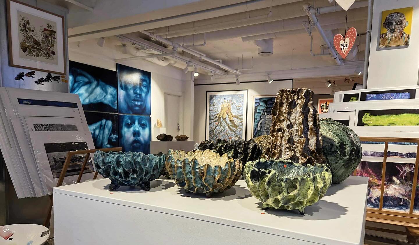 10 år /10 kunstnere
Øistein Waage Johansen
Lars Aurtande
Mats Bårdlund
Alvin Jensvold
•
@oisteinkeramikk @matsbaardlund @larsaurtande @tromsosentrum #jubileumsutstilling #10år #art #ceramics #glasblowing #gallery