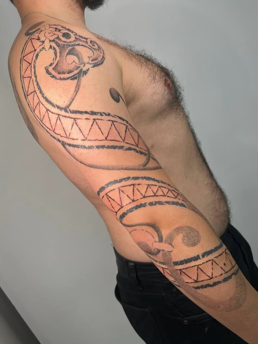 Freehand from start to finish — pure Adelheide precision.
Want your own piece? Book your session before the year ends 🖤
@adelheid.artistry.ttt
#AdelheideTattoo #FreehandTattoo #TattooArtist #ArmTattoo #DotworkTattoo #NordicTattoo #TattooStudio #CopenhagenTattoo #CustomTattoo #TattooDesign #TattooArt #InkWork #TattooBooking #BookNow #TattooInspiration #TattooCollector #TattooCulture #TattooLife #InkMasters #BodyArt