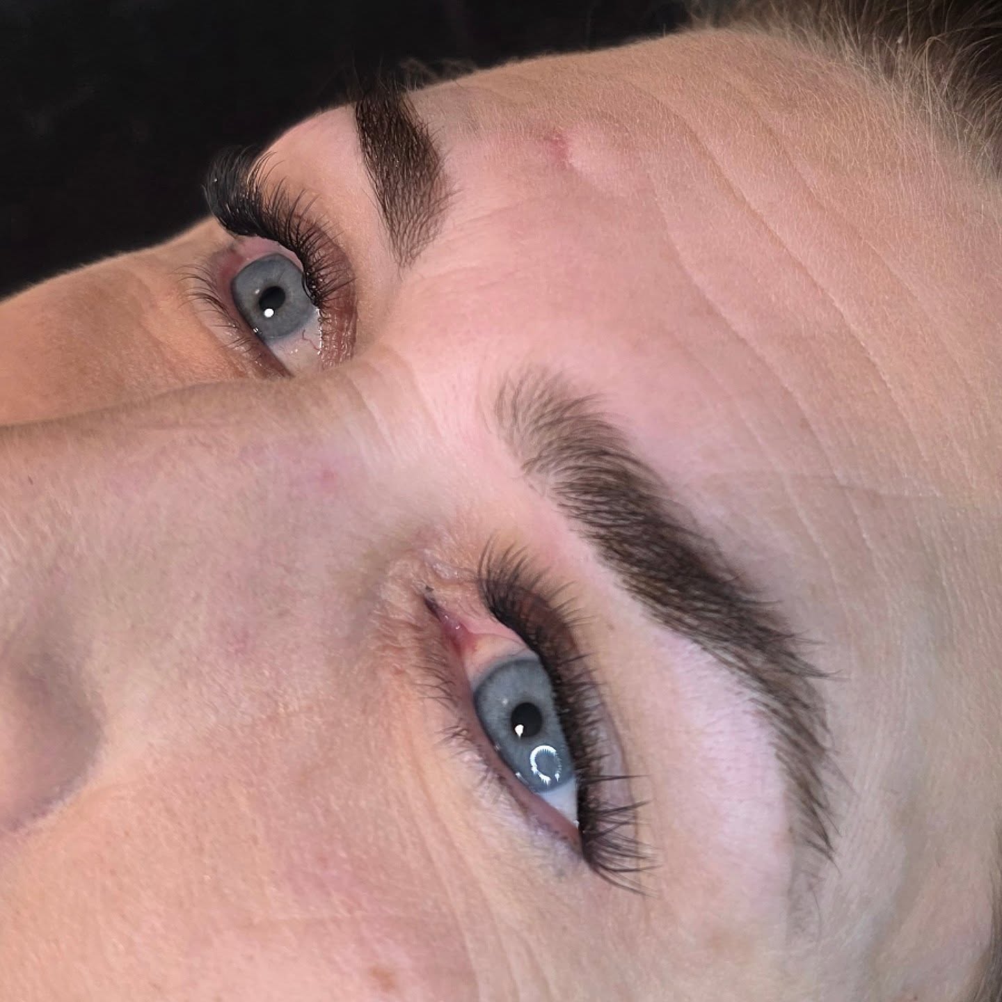 Wimpers voor 1 dag 😍😍😍 Heb je een feestje of een andere gelegenheid waarvoor je net even dat beetje extra wilt? Dan zijn de cluster wimpers een ideale uitkomst. Deze wimpers zijn snel geplaatst en kun je zelf makkelijk weer er af halen.
Kosten 25 euro.
Te boeken via: www.prettybyroos.nl