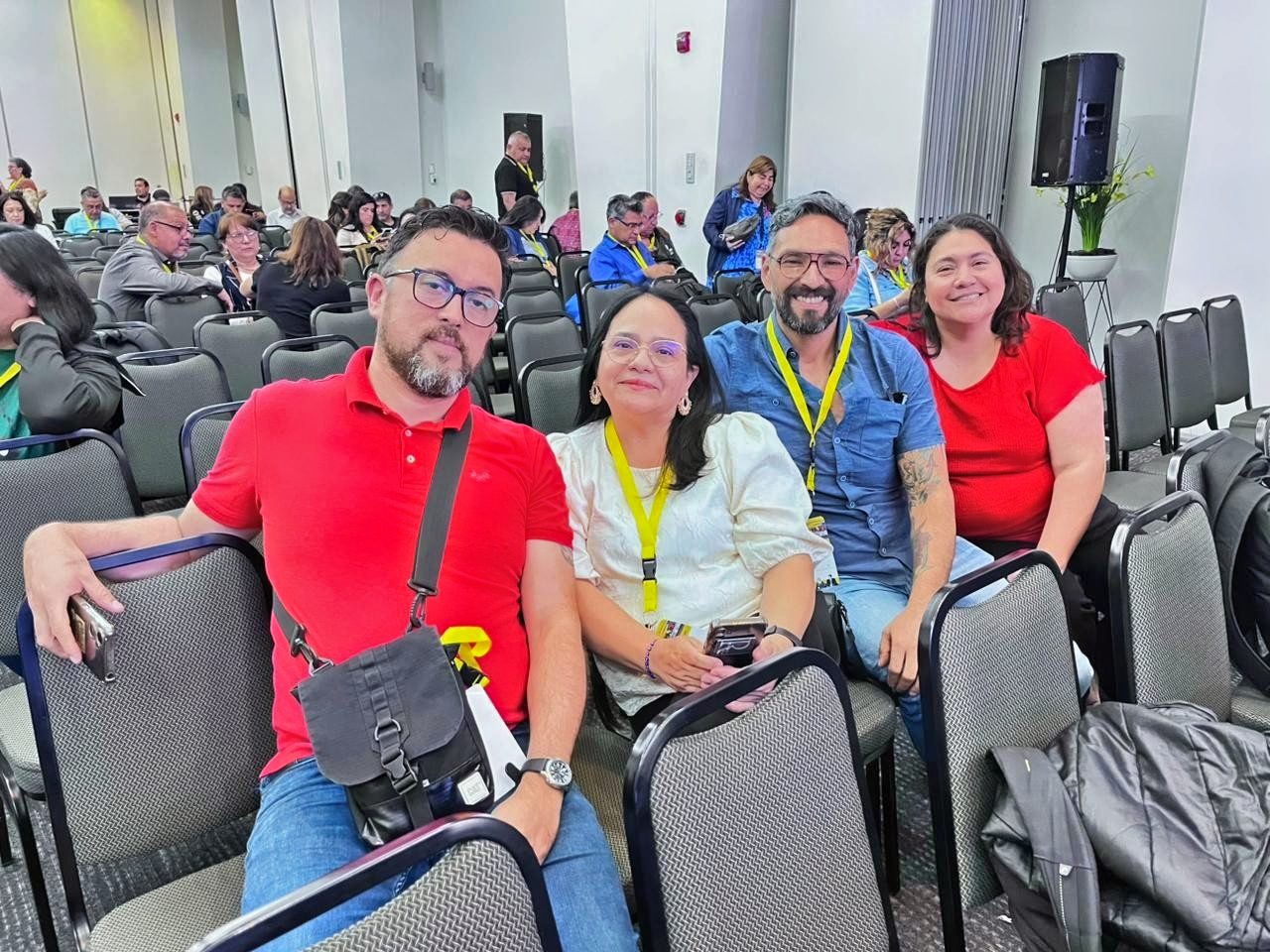 🔵✊ ANFINE presente en Asamblea Extraordinaria ANEF
📍 Participan nuestros dirigentes nacionales.
El Directorio Nacional de ANFINE participa en la Asamblea Extraordinaria de la ANEF, realizada en Santiago los días 19, 20 y 21 de noviembre, donde se define el Plan de Acción 2025-2026 en defensa del empleo público, la función pública y la libertad sindical.
Nuestras y nuestros dirigentes nacionales representan a ANFINE en este espacio de debate y acuerdos, reafirmando el compromiso con los derechos de las y los trabajadores y con un Estado al servicio de la ciudadanía.
📌 LINK A LA NOTICIA EN www.anfine.cl