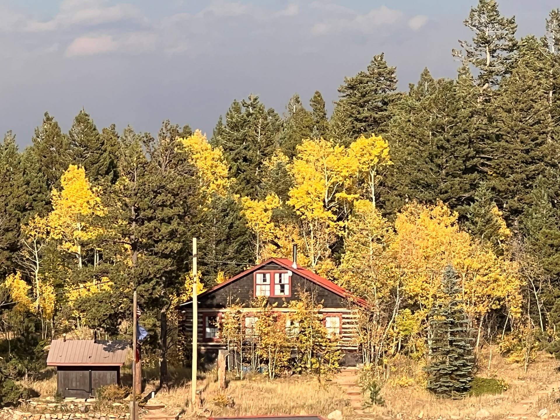 Another fall photo, we have already had some snow touch down at the ranch!
.
.
.
#colorado #coloradofall #summercamp #offseason #fallvibes